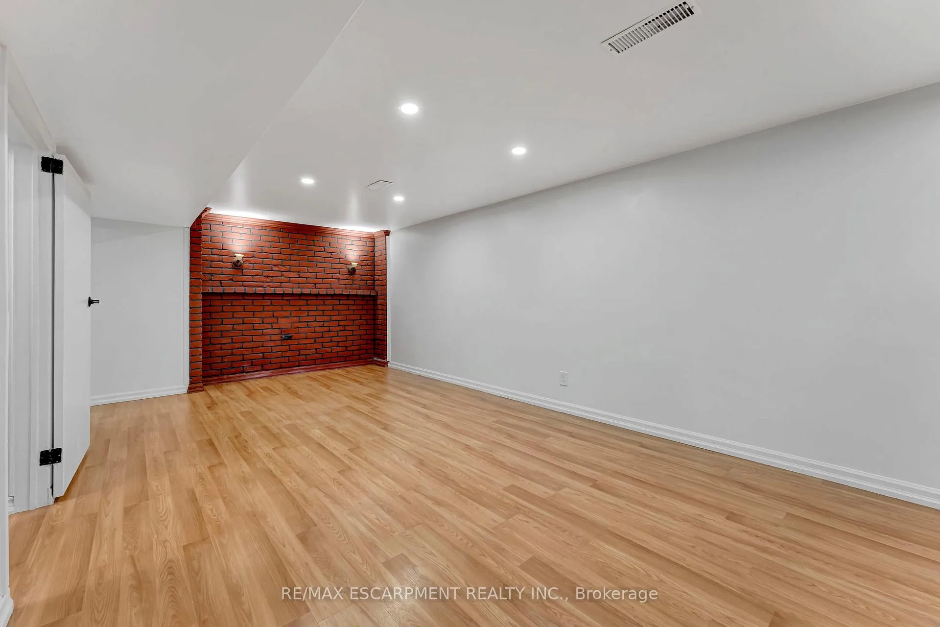 Photo 29 of 216 Sioux Road, Hamilton, Ancaster — HOMEH