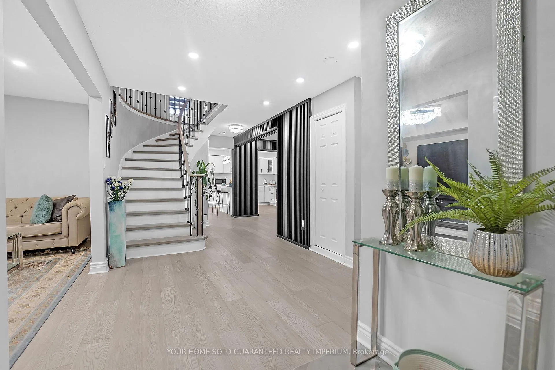 Photo 2 of 707 Mountjoy Court, Oshawa, Pinecrest — HOMEH