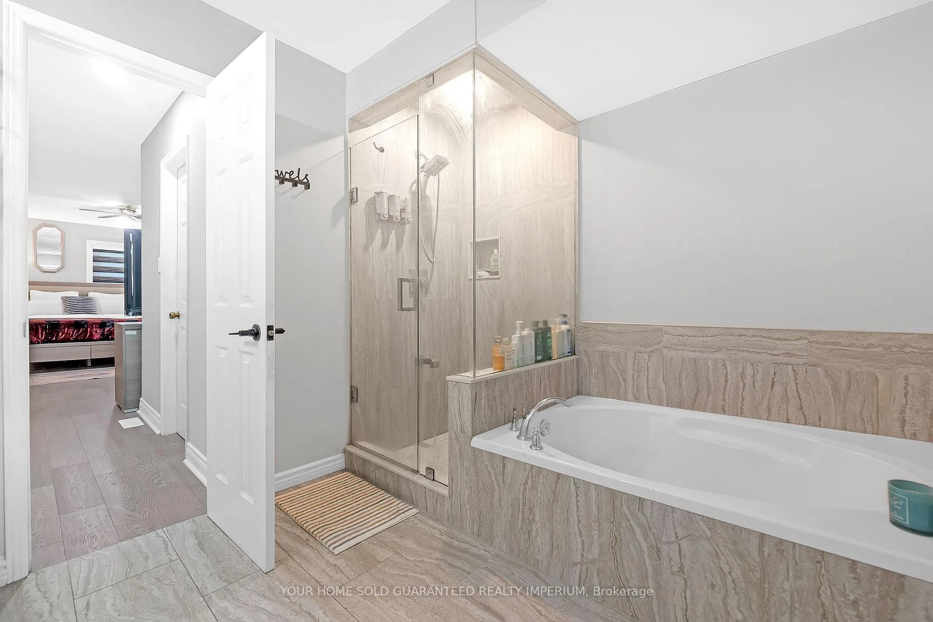Photo 12 of 707 Mountjoy Court, Oshawa, Pinecrest — HOMEH