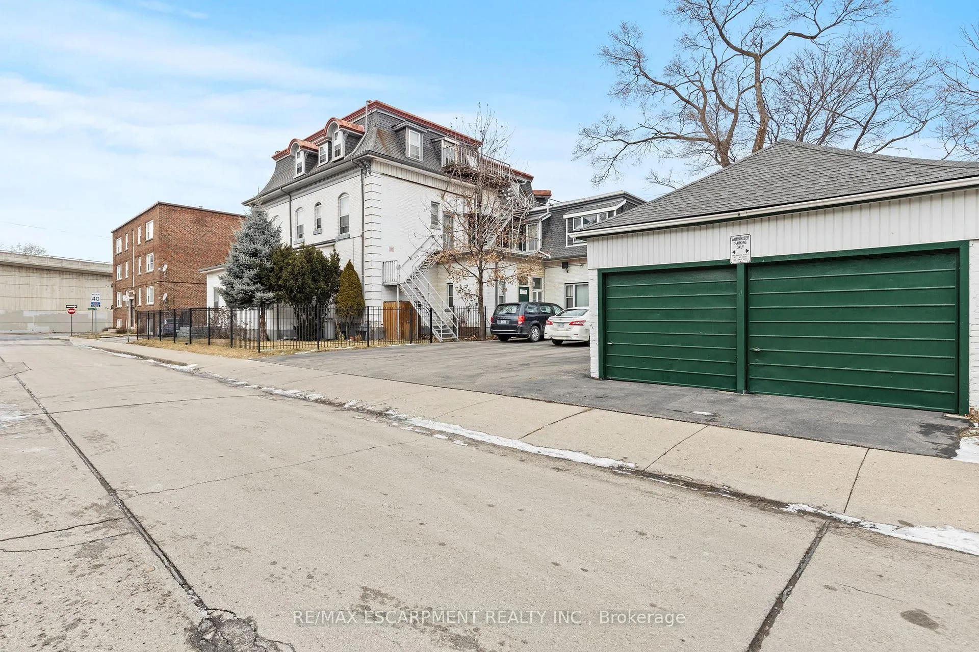 Photo 8 of 17 Webber Avenue, Hamilton, Stinson — HOMEH