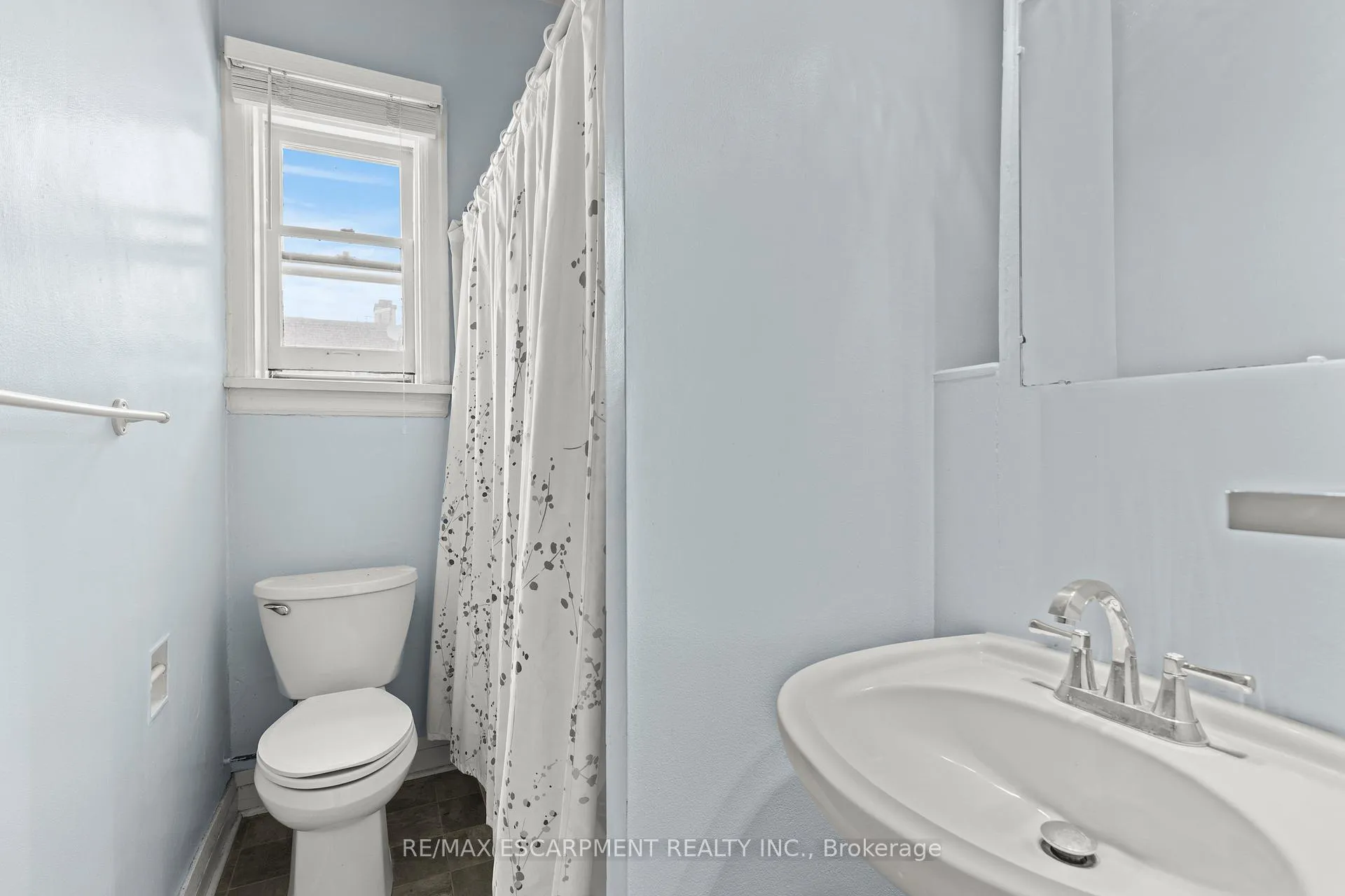 Photo 19 of 17 Webber Avenue, Hamilton, Stinson — HOMEH