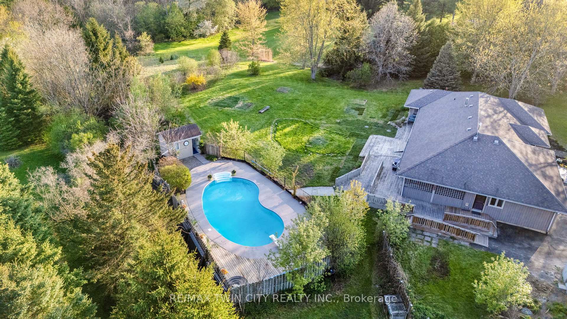 Photo 2 of 37 River Road, Brant, Brantford Twp — HOMEH