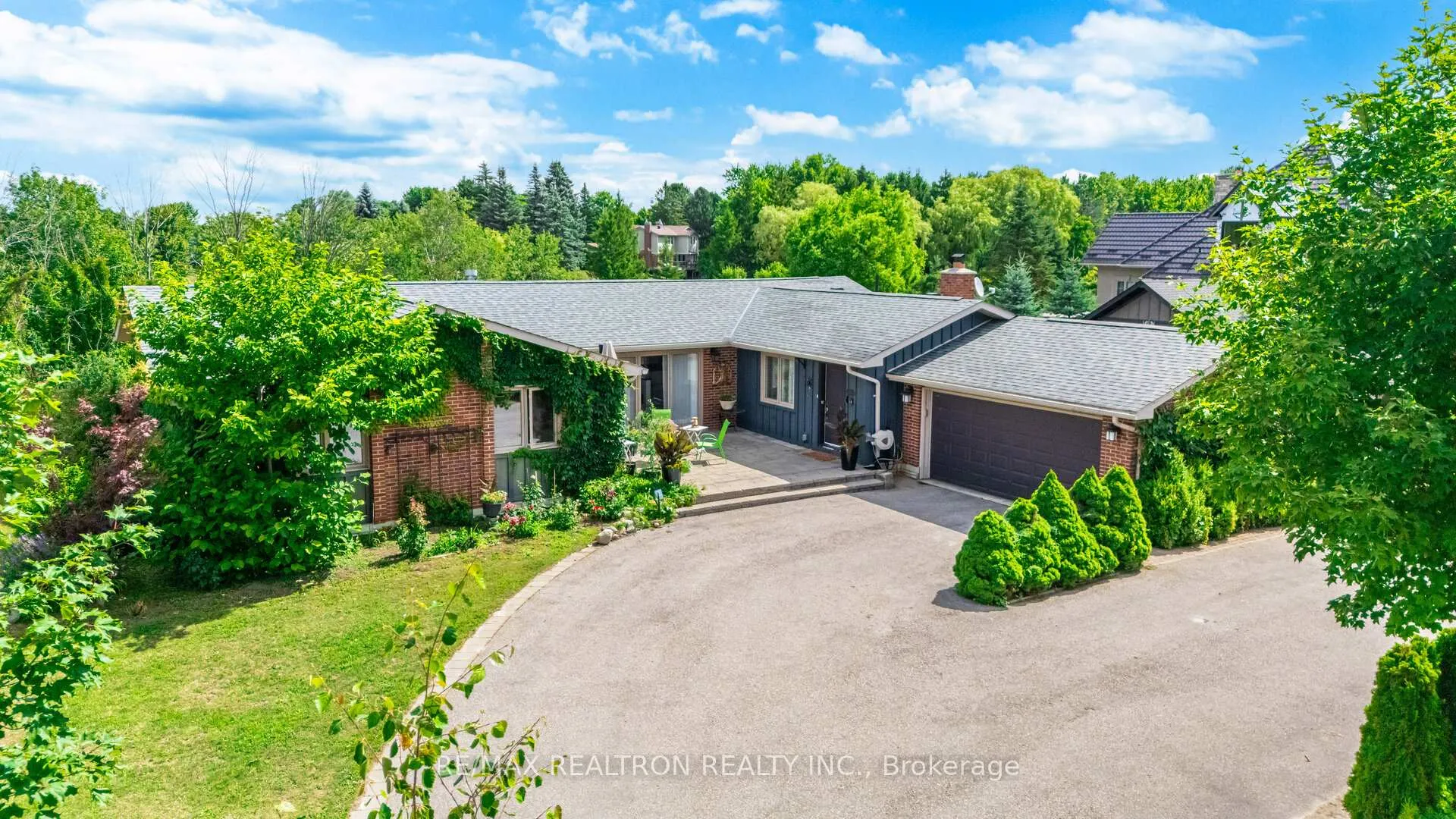 Photo 2 of 45 Simcoe Road, King, Rural King — HOMEH
