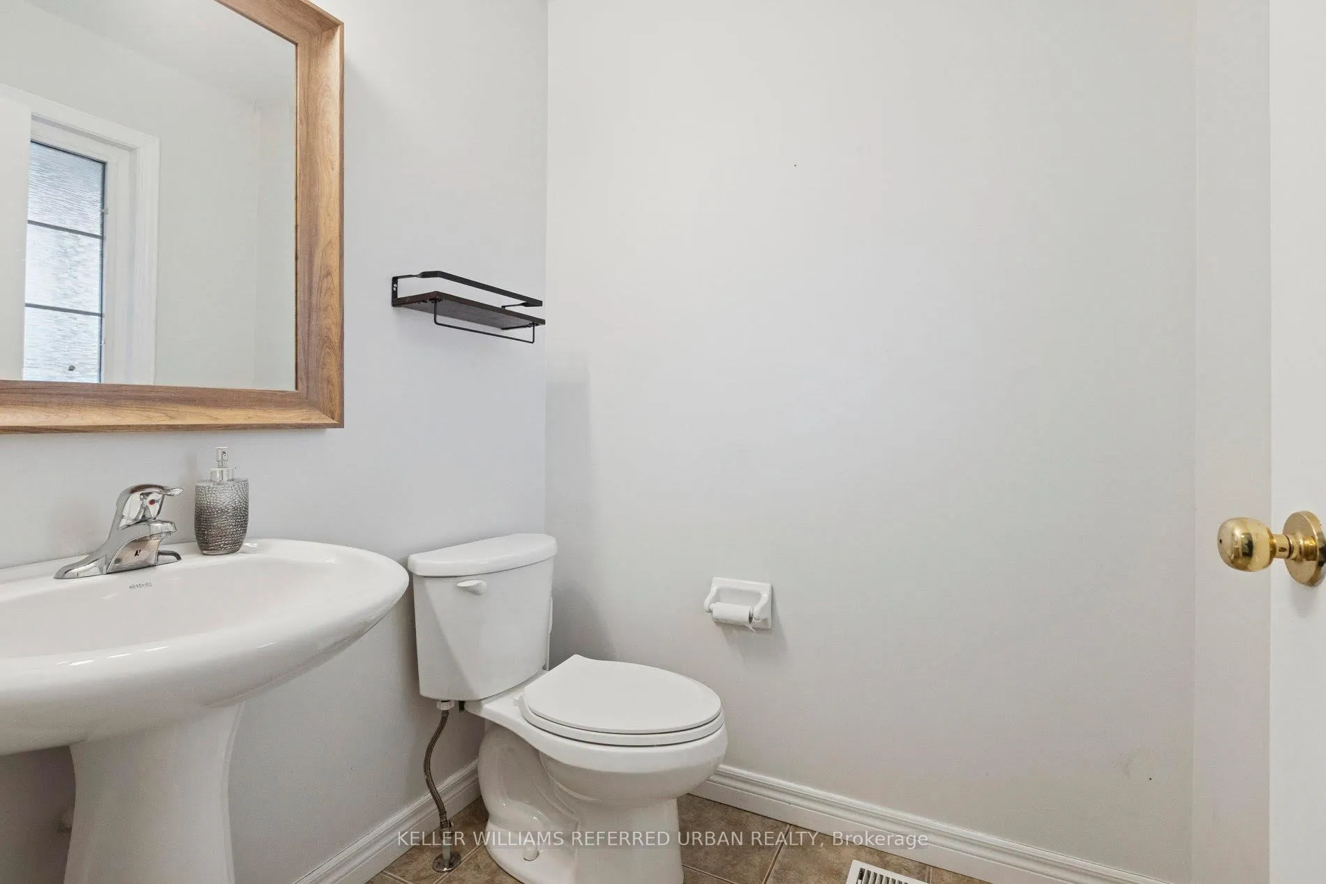 Photo 17 of 35 Robb Road, Woolwich — HOMEH