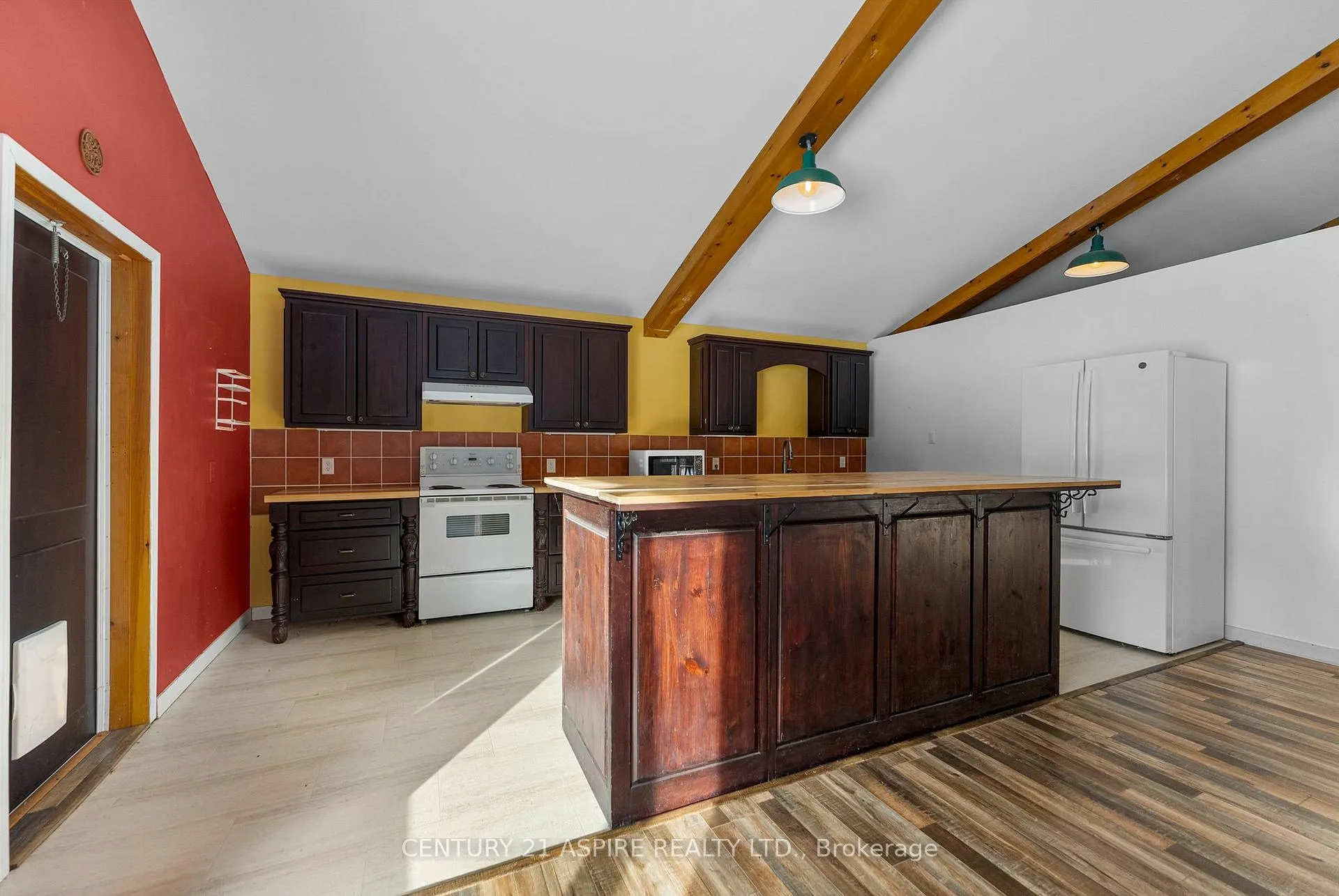 Photo 13 of 400 Calabogie Road, McNab/Braeside, Mcnab/Braeside Twps — HOMEH