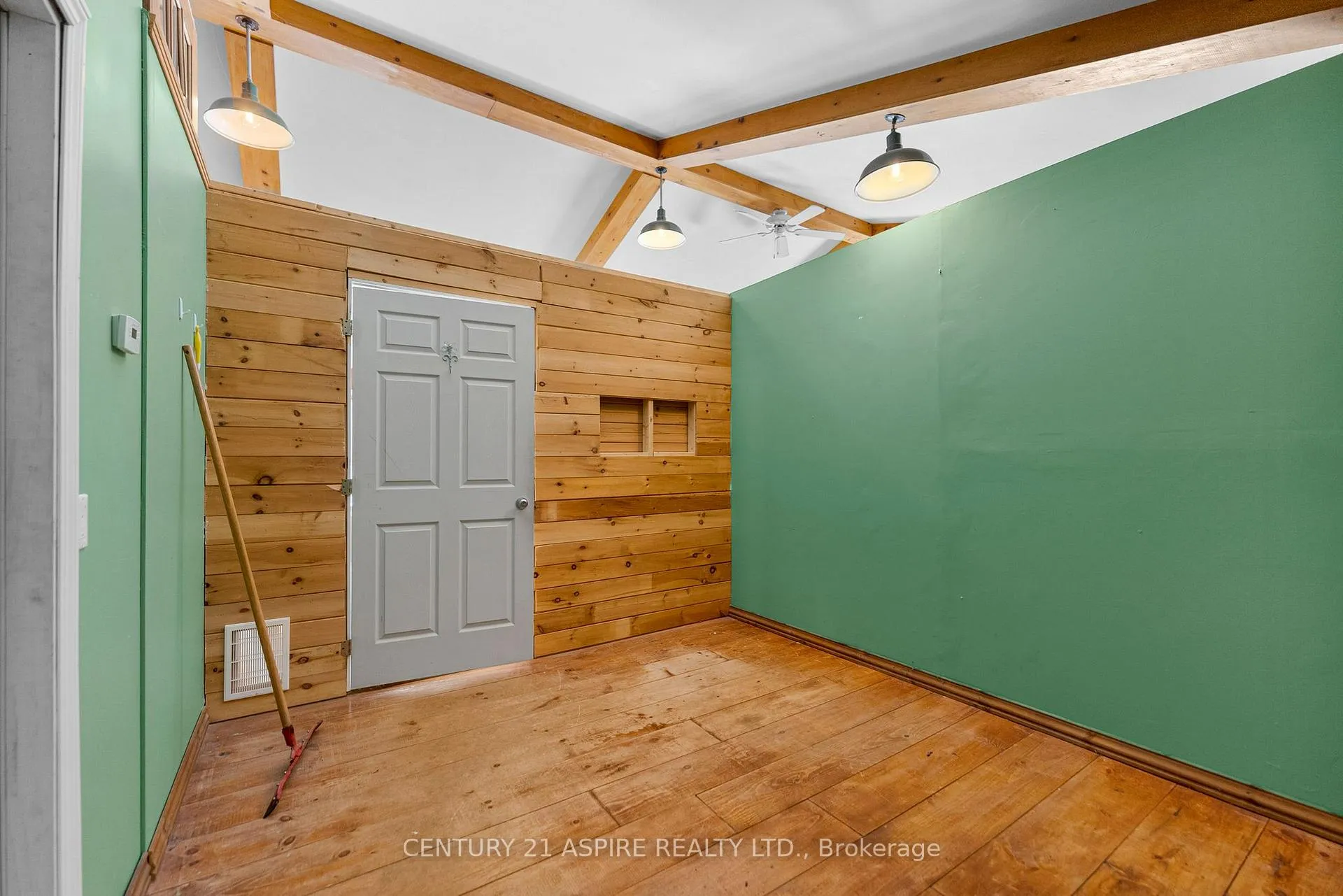 Photo 18 of 400 Calabogie Road, McNab/Braeside, Mcnab/Braeside Twps — HOMEH
