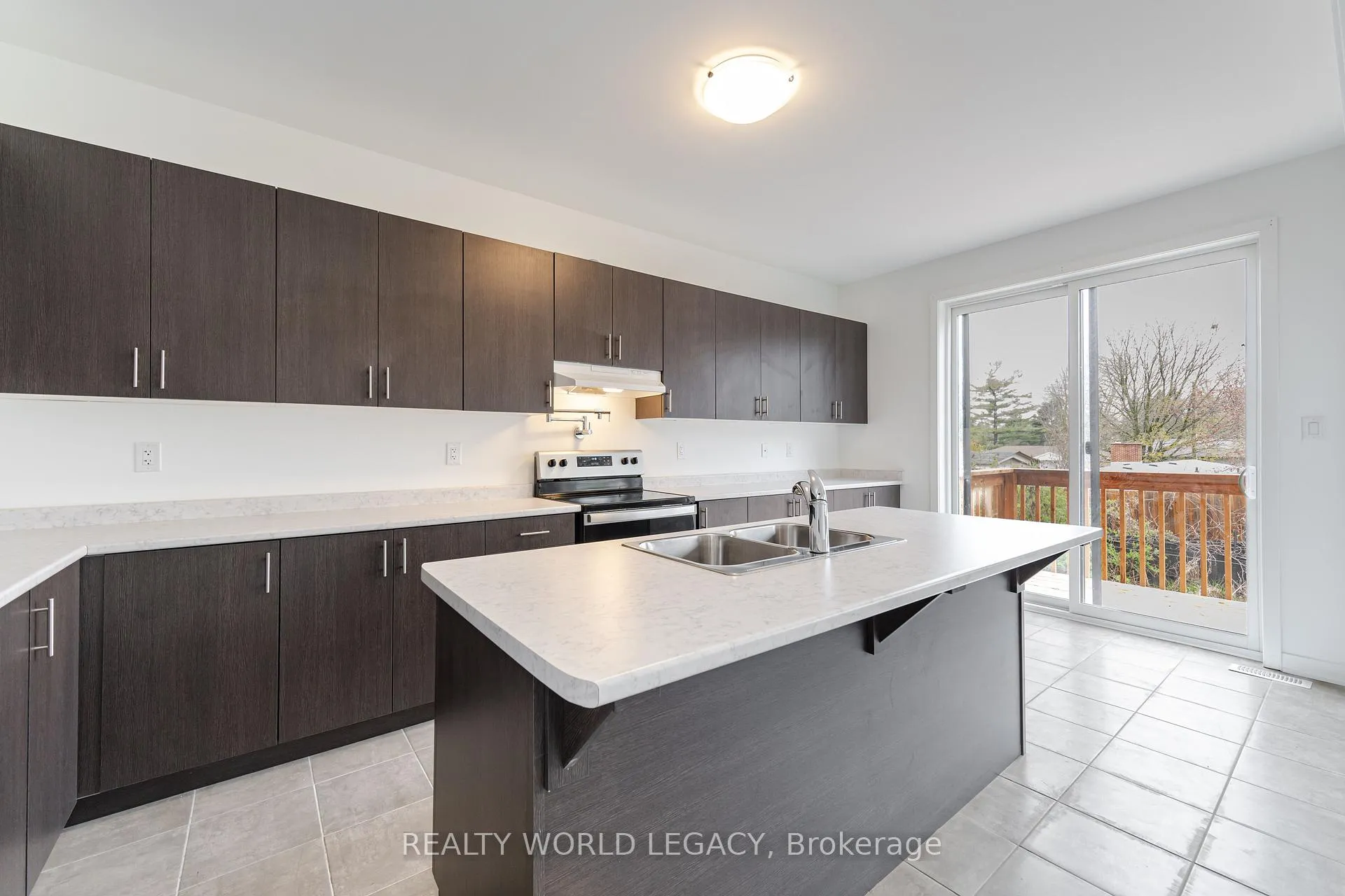 Photo 19 of 22 Frank Lloyd Wright Street, Whitby, Downtown Whitby — HOMEH