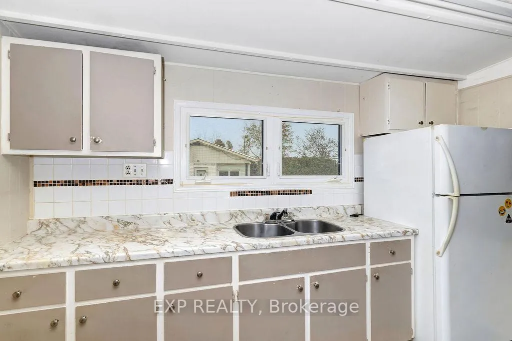 Photo 10 of 9 Dell Avenue, Ottawa, Bellwood - Industrial Park — HOMEH