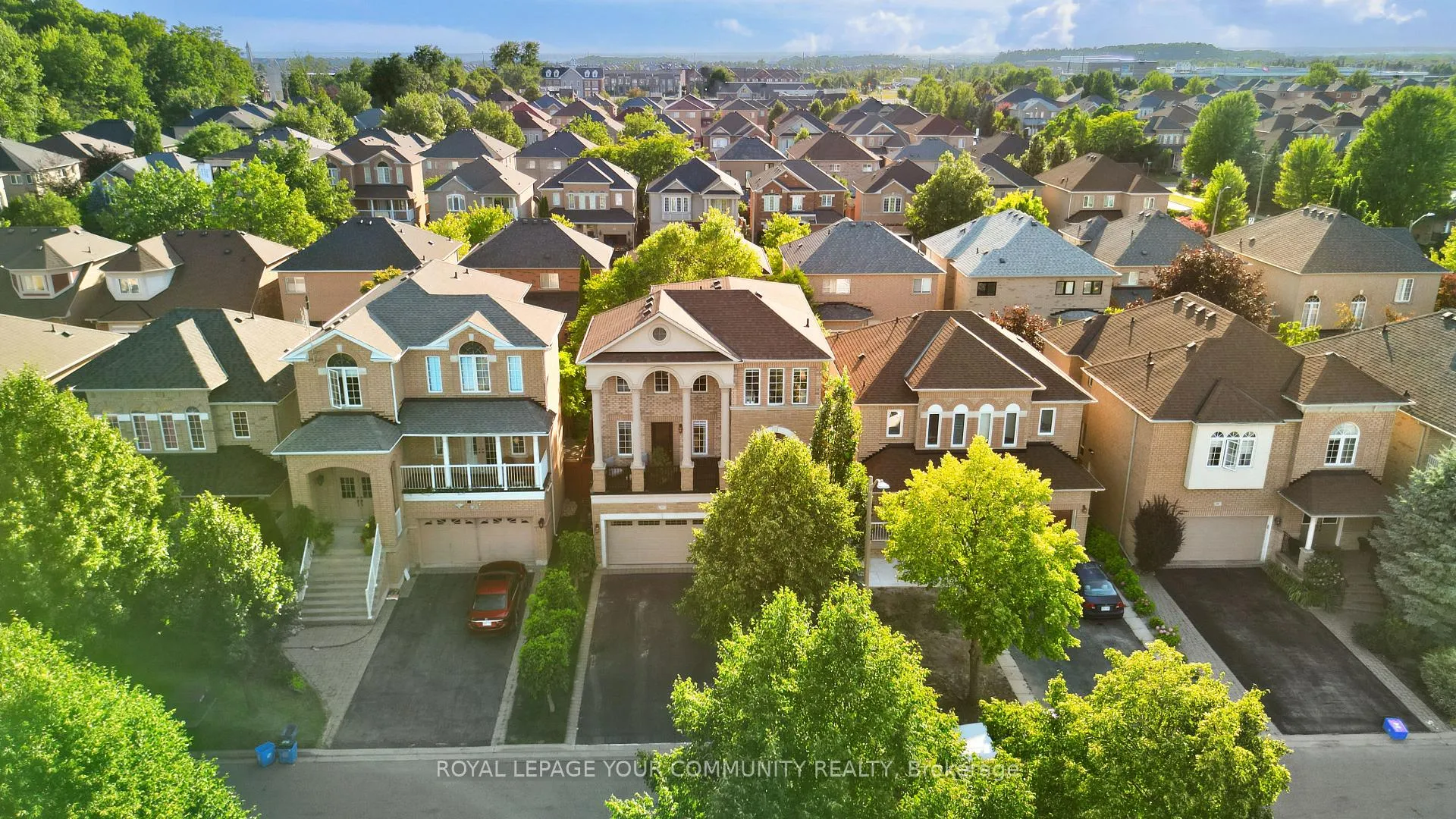Photo 3 of 32 Wheatfield Drive, Vaughan, Vellore Village — HOMEH