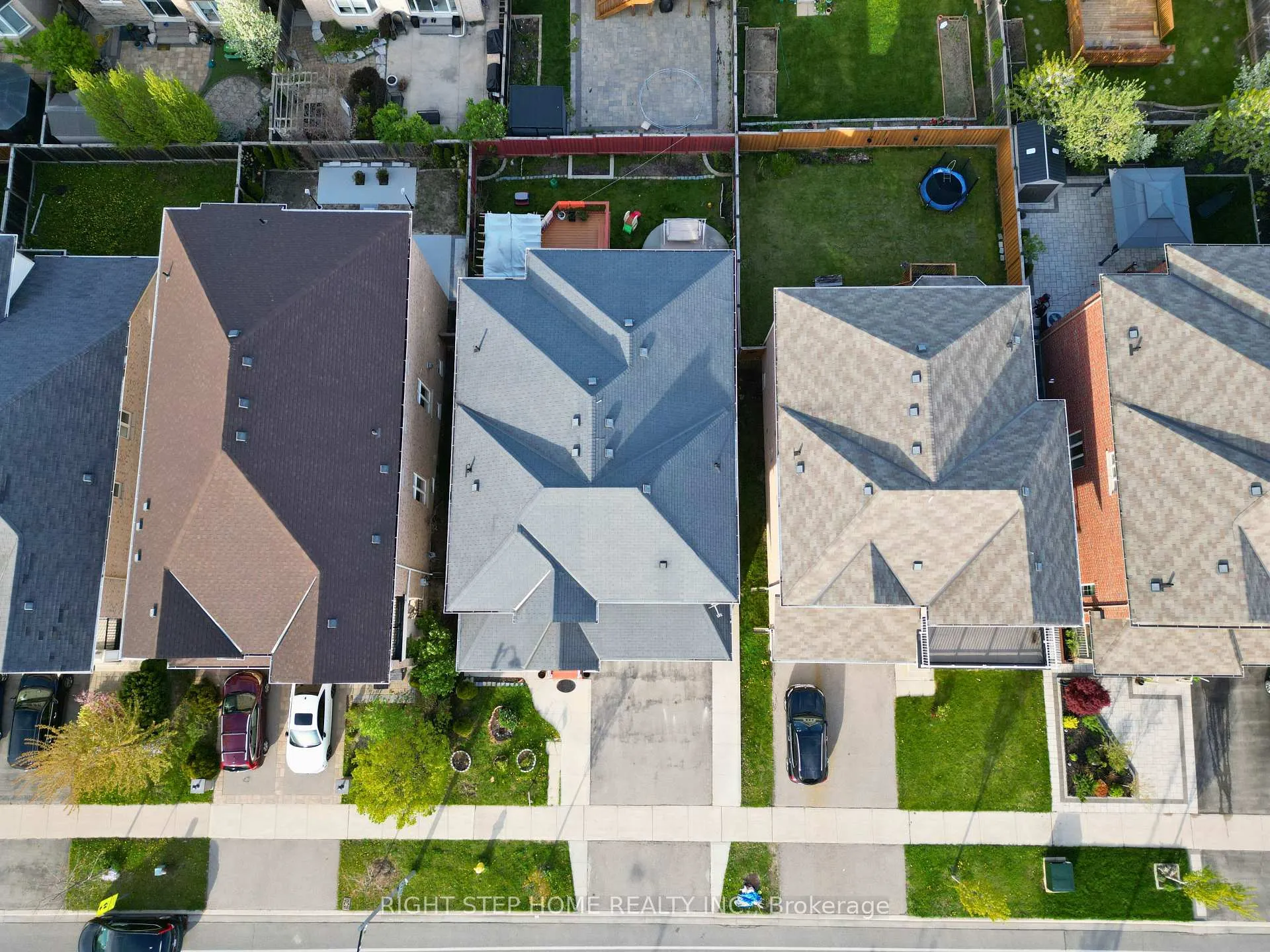 Front of 395 Peter Rupert Avenue N