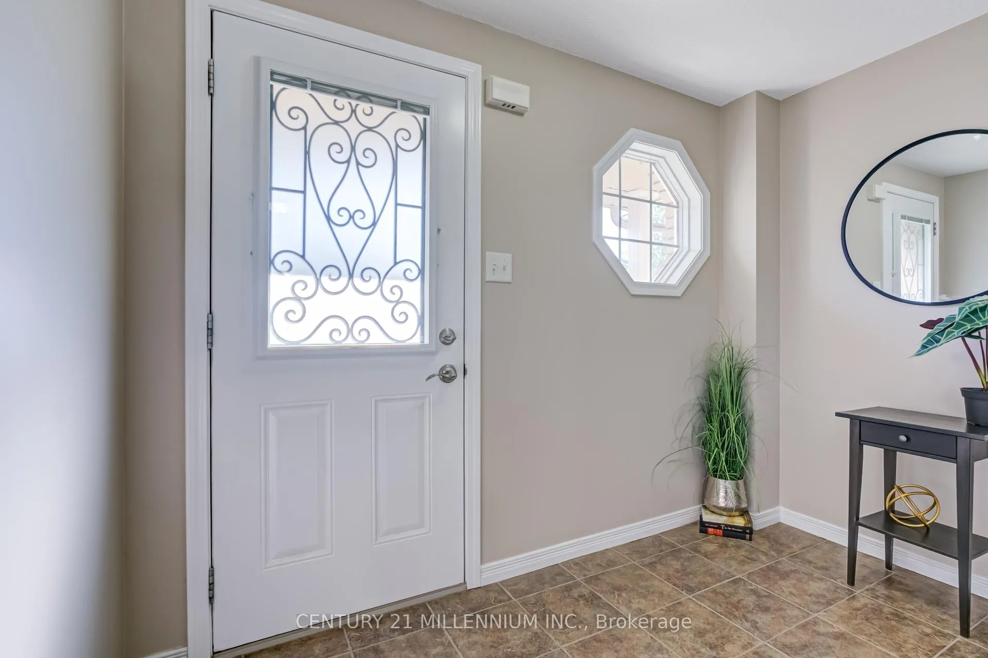 Photo 4 of 2071 Osbond Road, Innisfil, Alcona — HOMEH