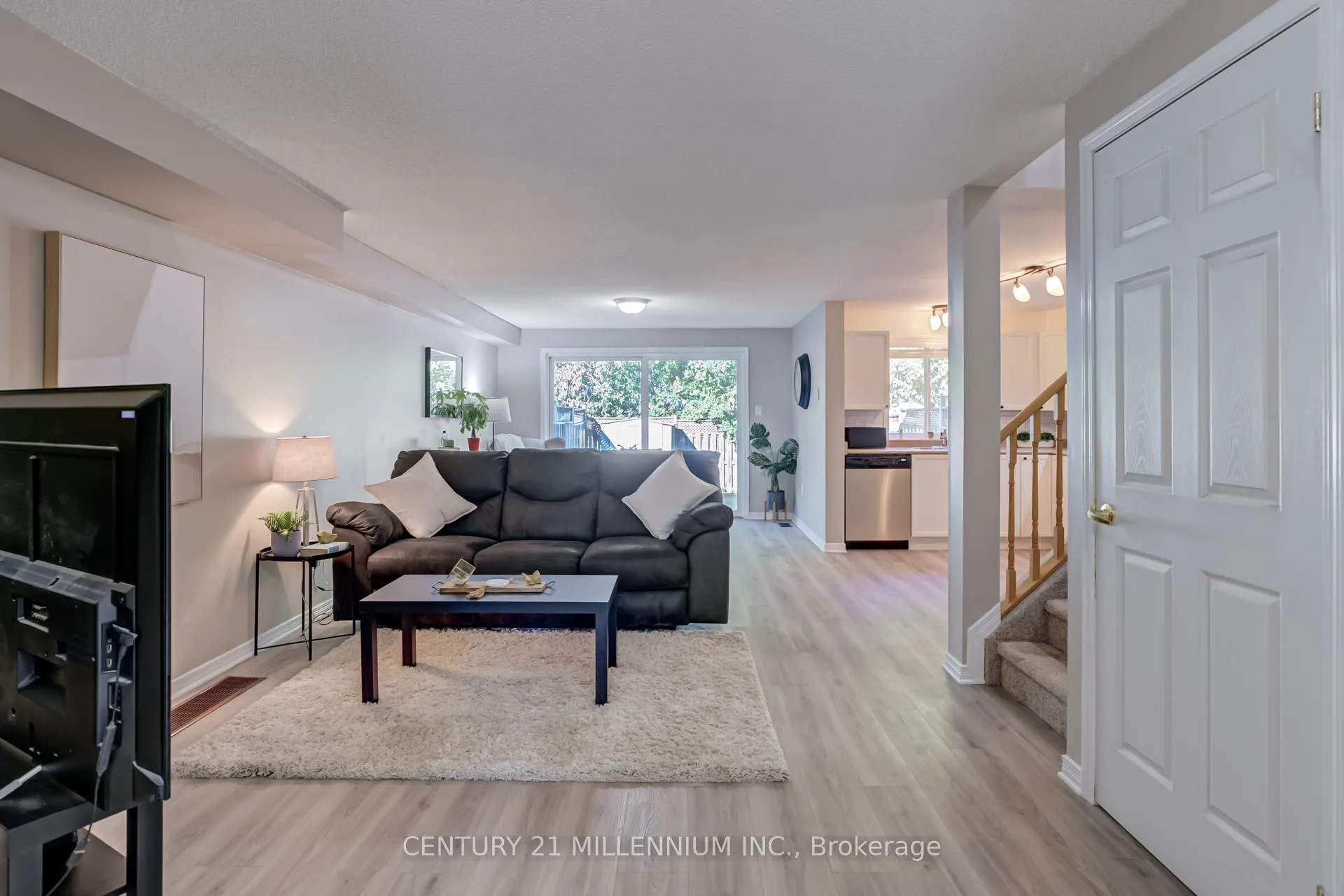 Photo 5 of 2071 Osbond Road, Innisfil, Alcona — HOMEH