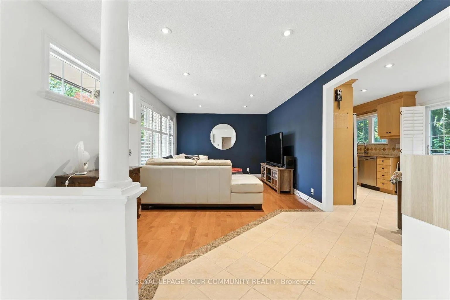 Photo 6 of 19 Weller Crescent, Vaughan, Maple — HOMEH