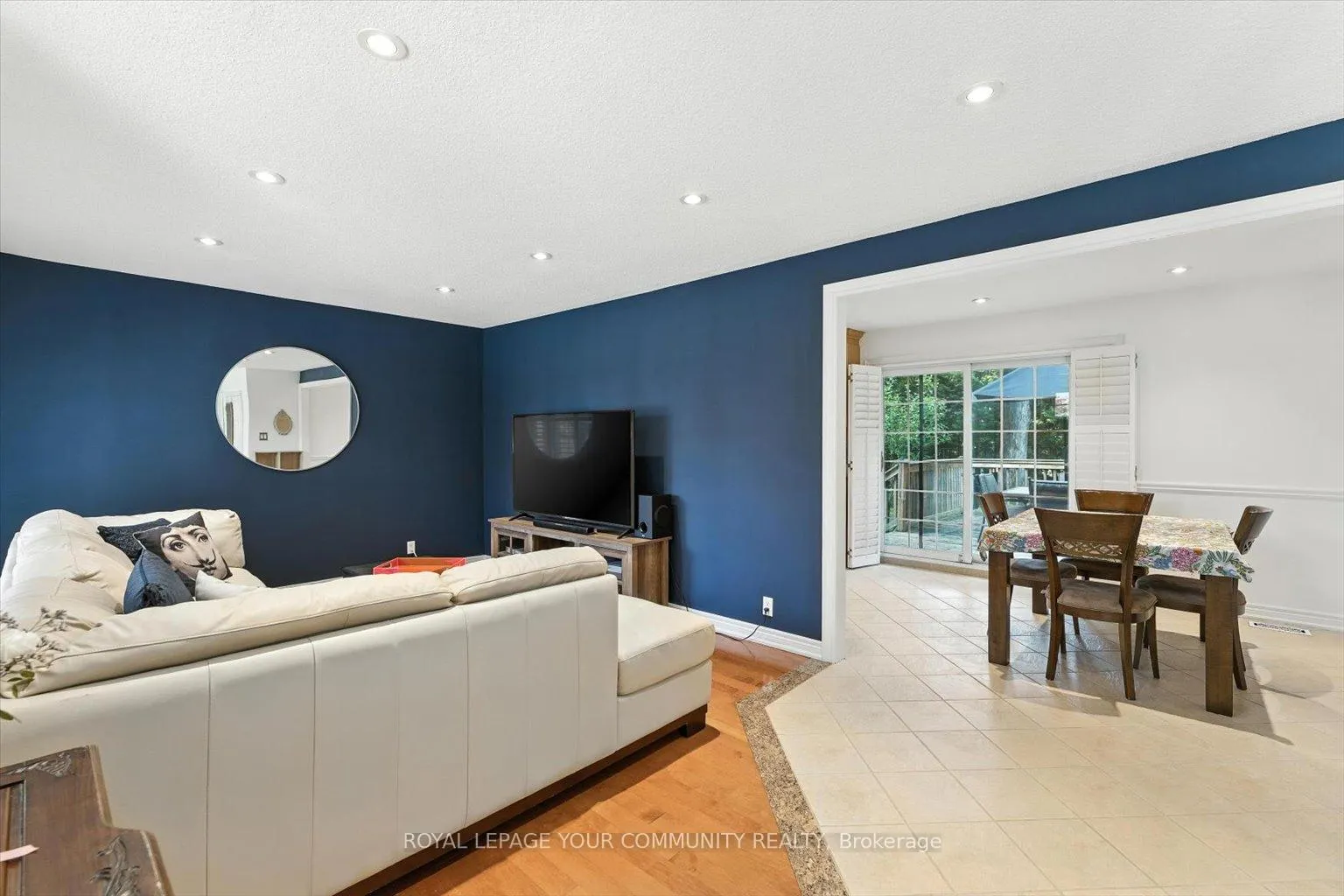 Photo 8 of 19 Weller Crescent, Vaughan, Maple — HOMEH