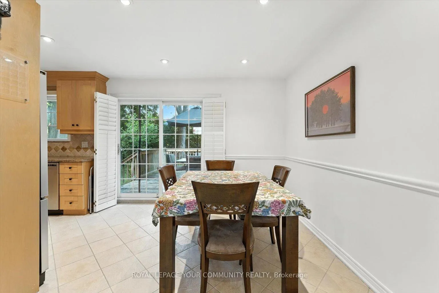 Photo 13 of 19 Weller Crescent, Vaughan, Maple — HOMEH