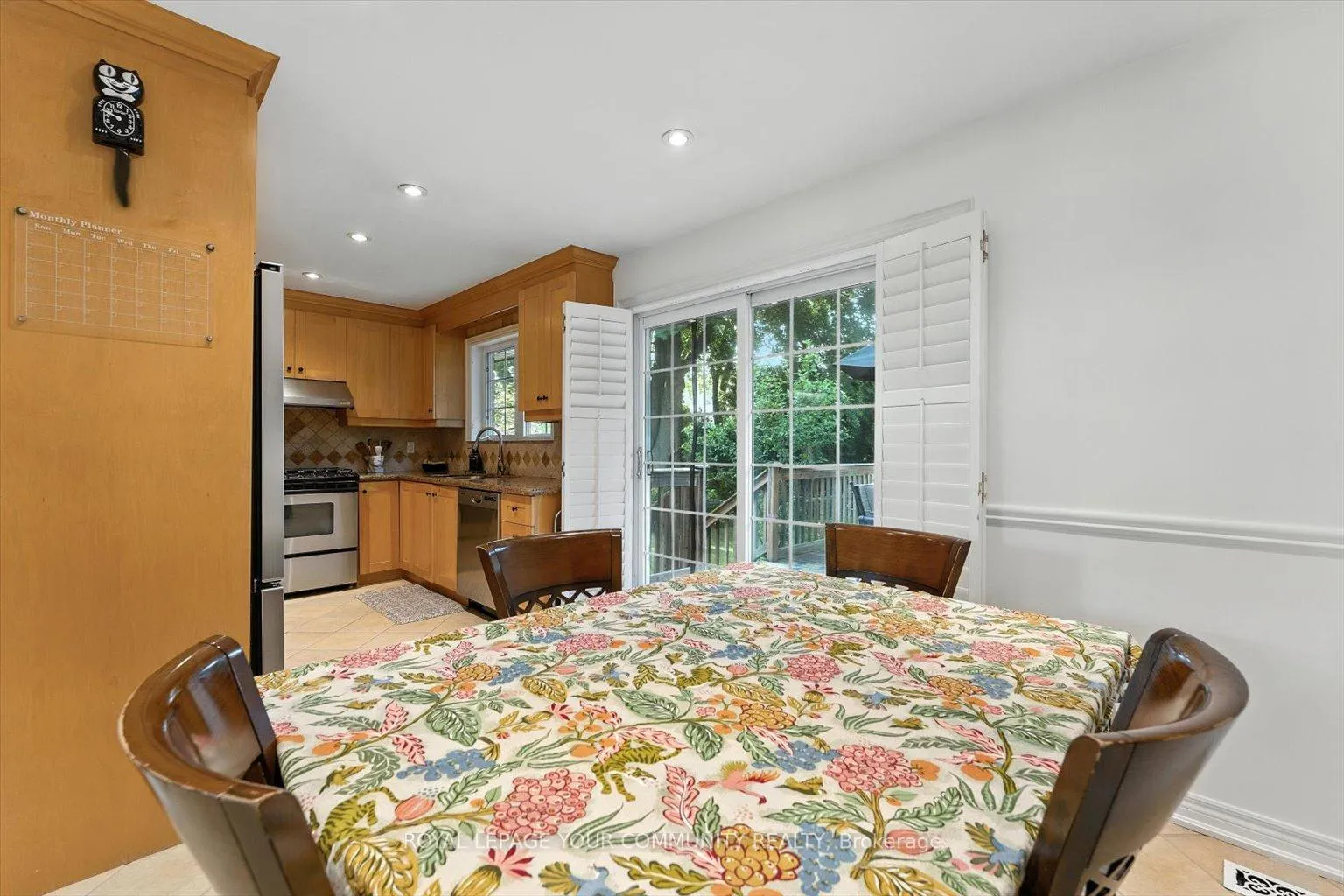 Photo 14 of 19 Weller Crescent, Vaughan, Maple — HOMEH