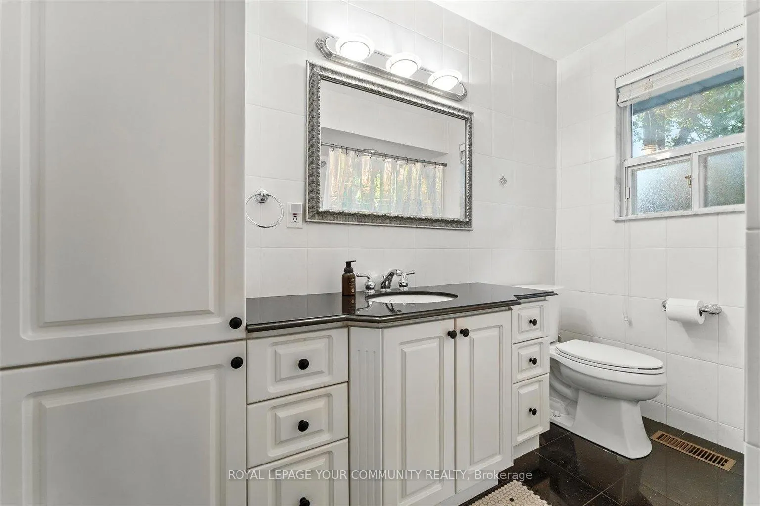 Photo 23 of 19 Weller Crescent, Vaughan, Maple — HOMEH