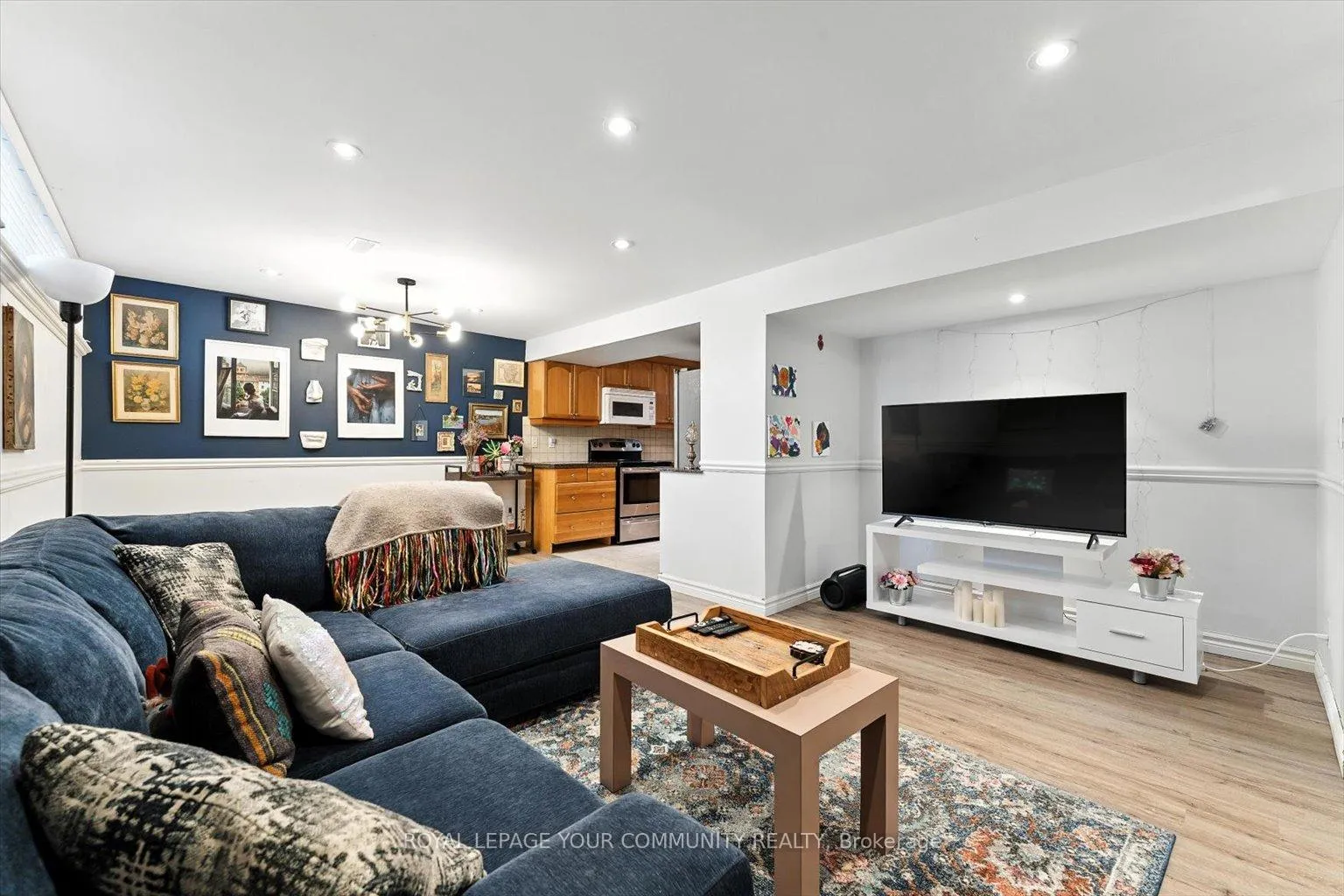 Photo 28 of 19 Weller Crescent, Vaughan, Maple — HOMEH
