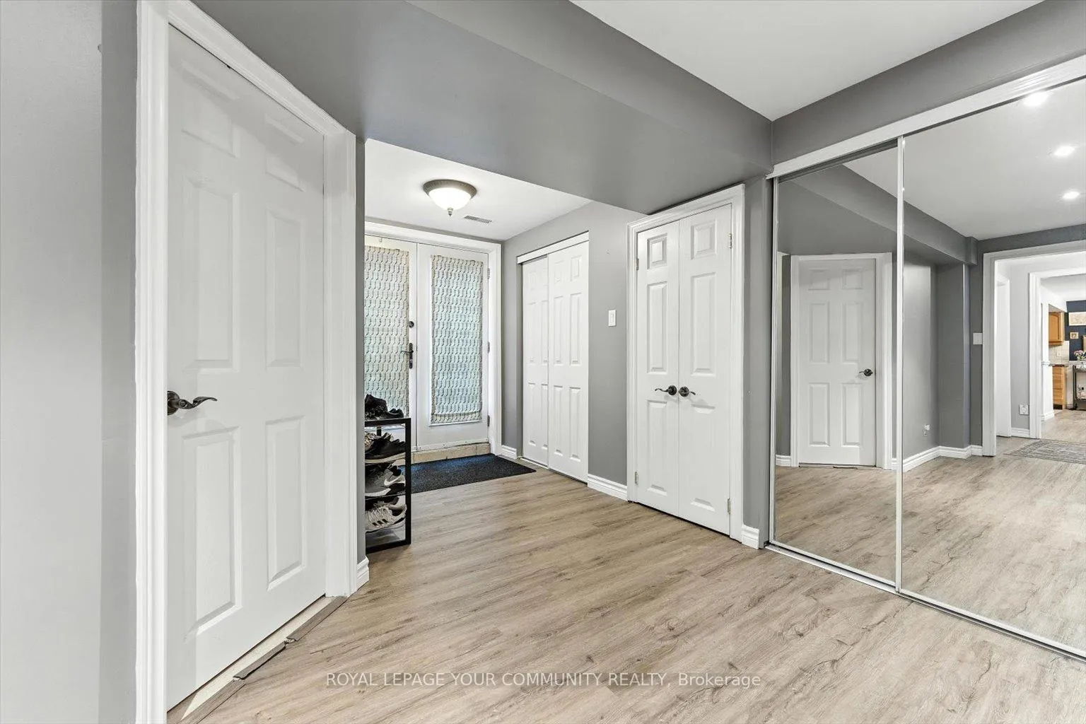 Photo 33 of 19 Weller Crescent, Vaughan, Maple — HOMEH