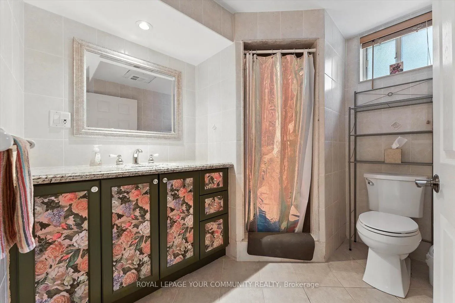Photo 36 of 19 Weller Crescent, Vaughan, Maple — HOMEH