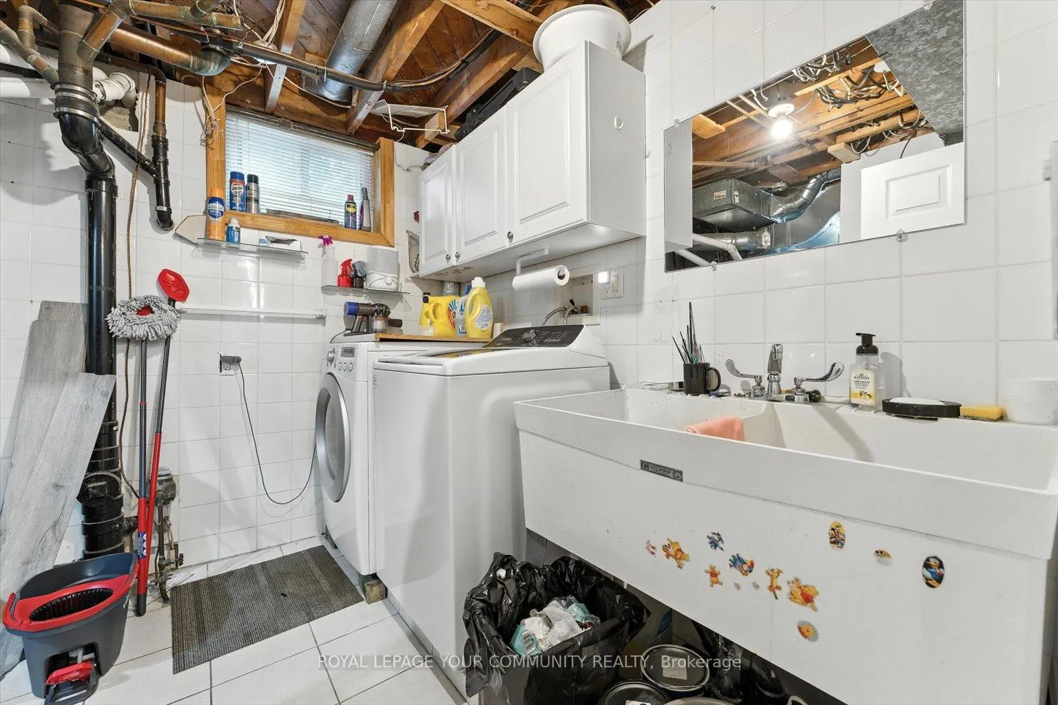 Photo 37 of 19 Weller Crescent, Vaughan, Maple — HOMEH