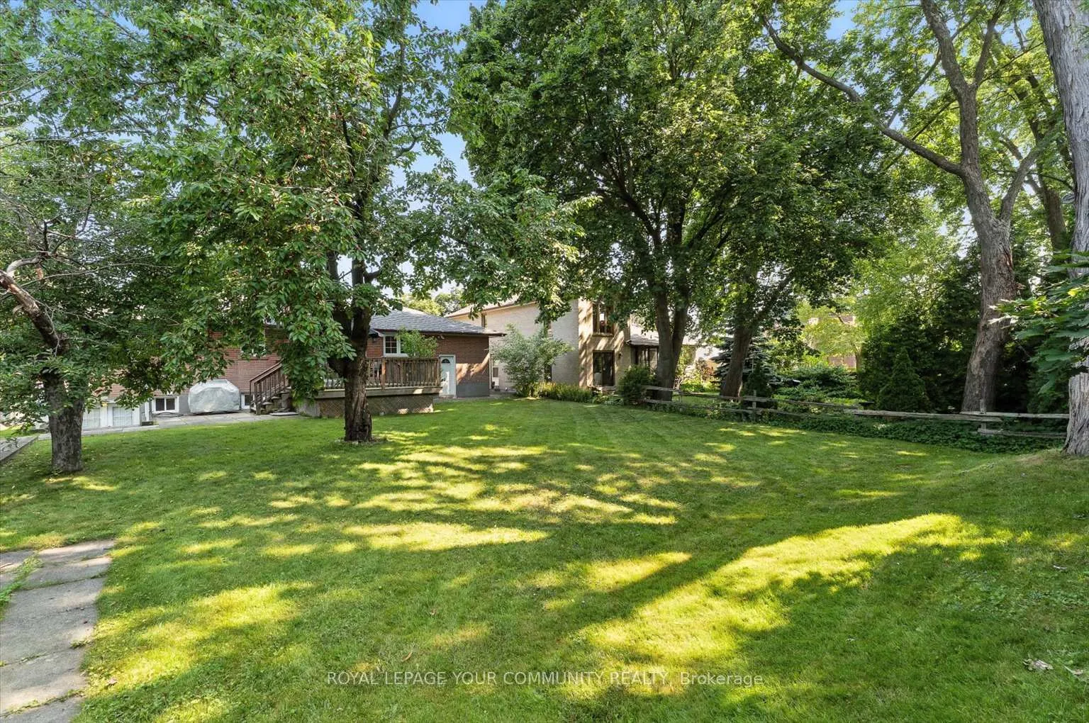 Photo 47 of 19 Weller Crescent, Vaughan, Maple — HOMEH