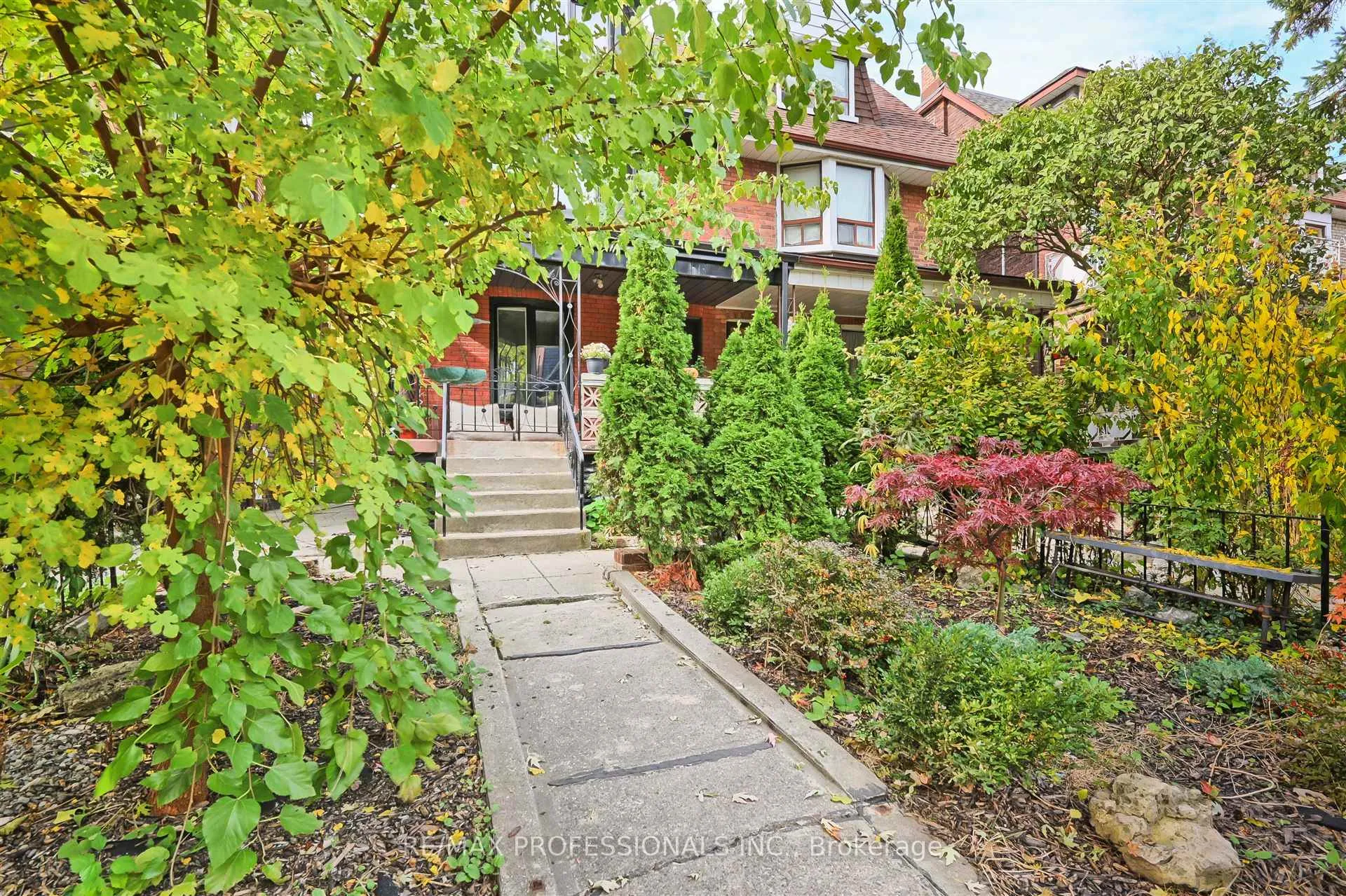 Photo 3 of 166 Grace Street, Toronto, Palmerston-Little Italy — HOMEH