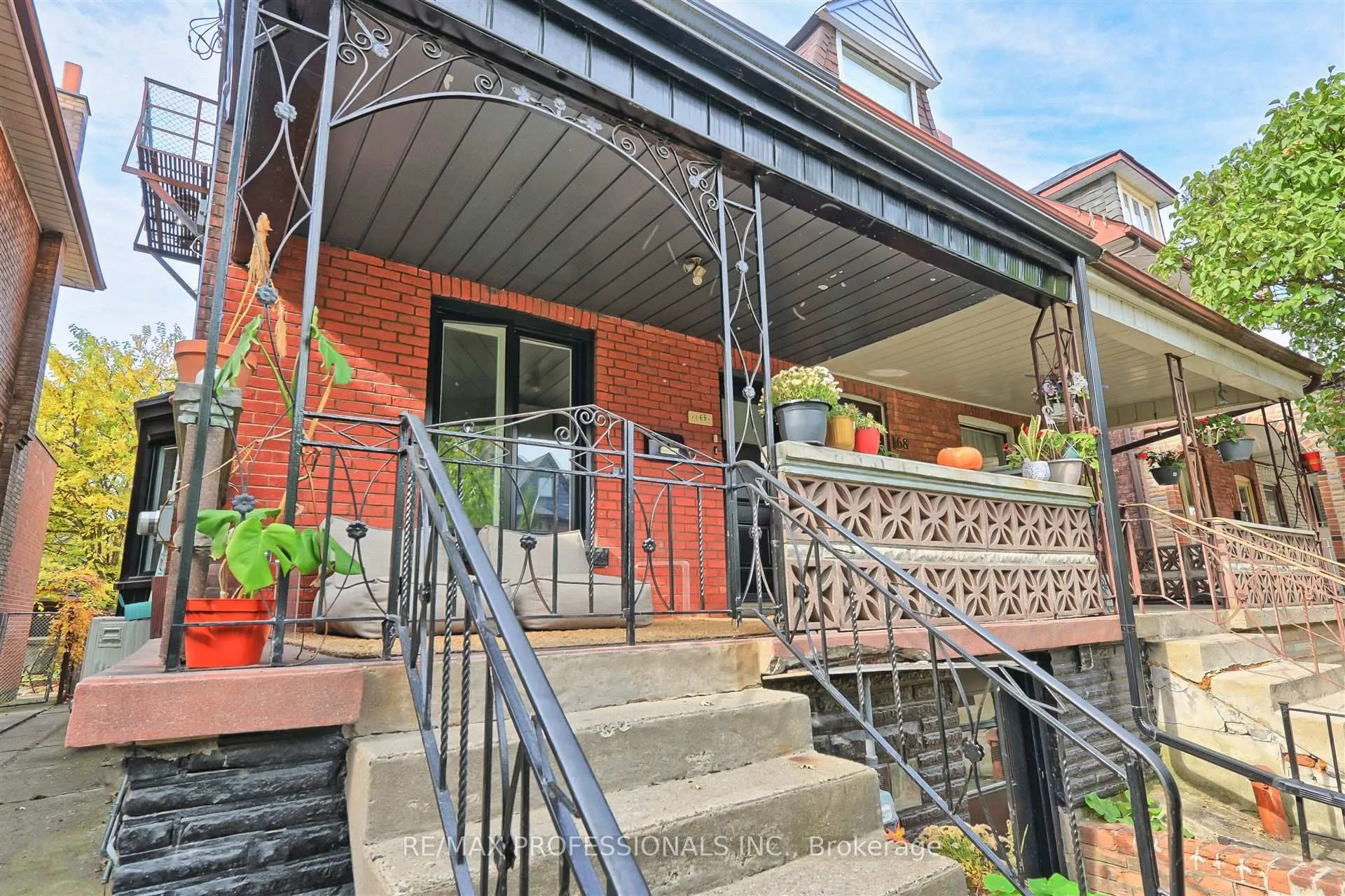 Photo 4 of 166 Grace Street, Toronto, Palmerston-Little Italy — HOMEH