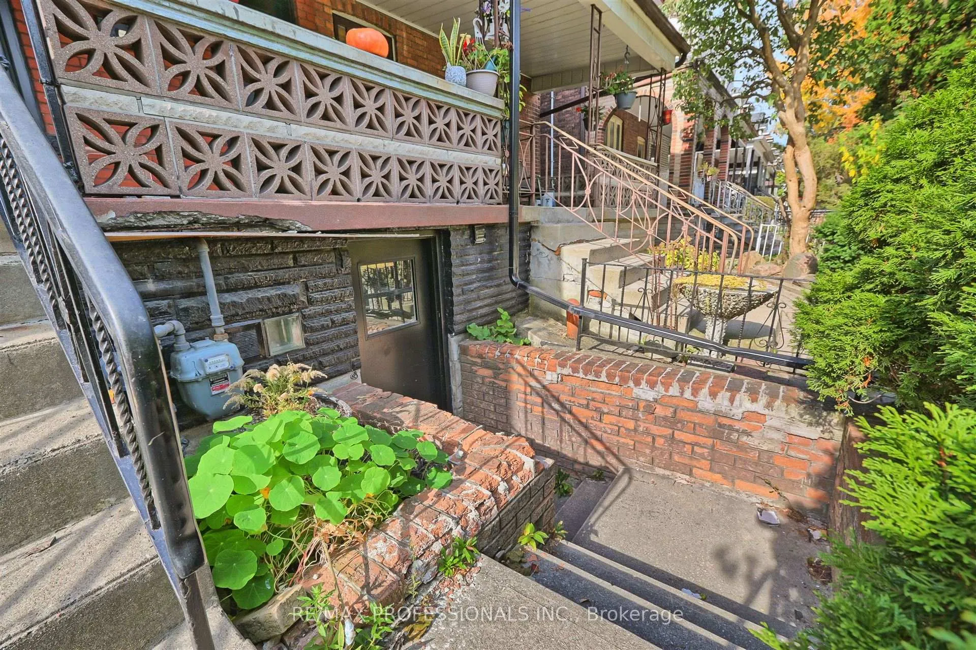 Photo 5 of 166 Grace Street, Toronto, Palmerston-Little Italy — HOMEH