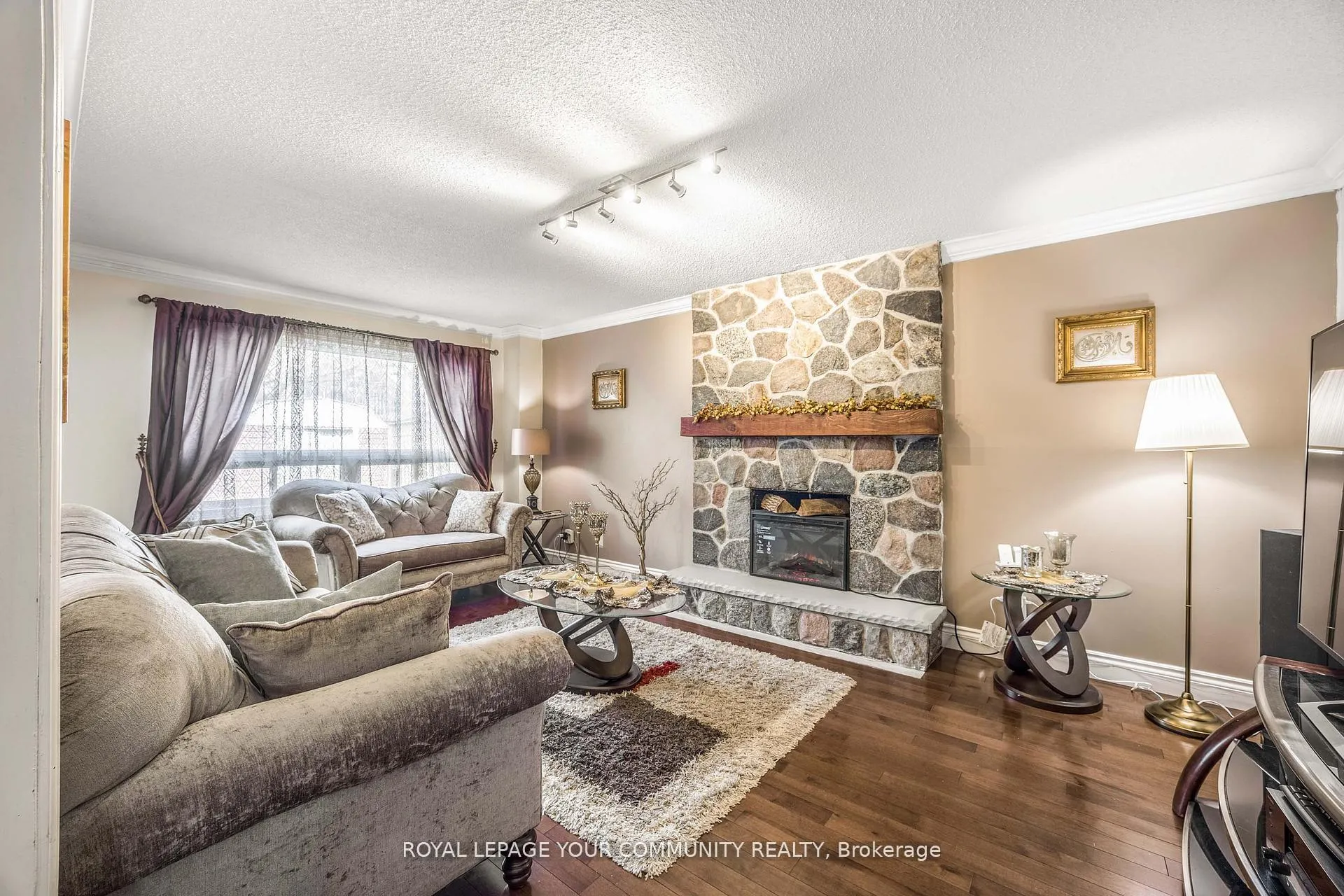 Photo 5 of 261 Hoover Drive W, Pickering, Rougemount — HOMEH