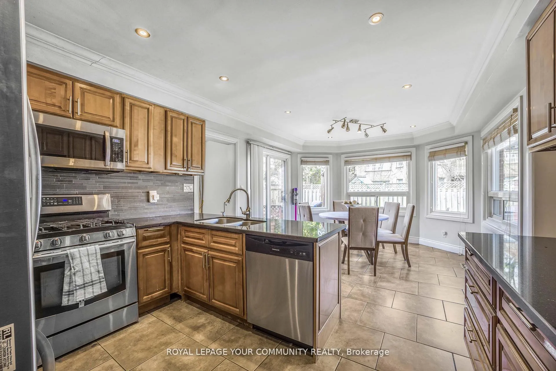 Photo 9 of 261 Hoover Drive W, Pickering, Rougemount — HOMEH