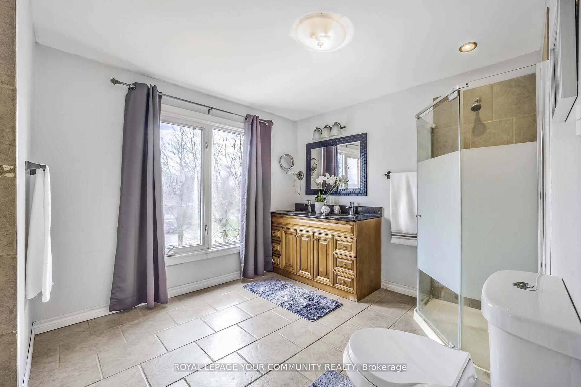 Photo 15 of 261 Hoover Drive W, Pickering, Rougemount — HOMEH