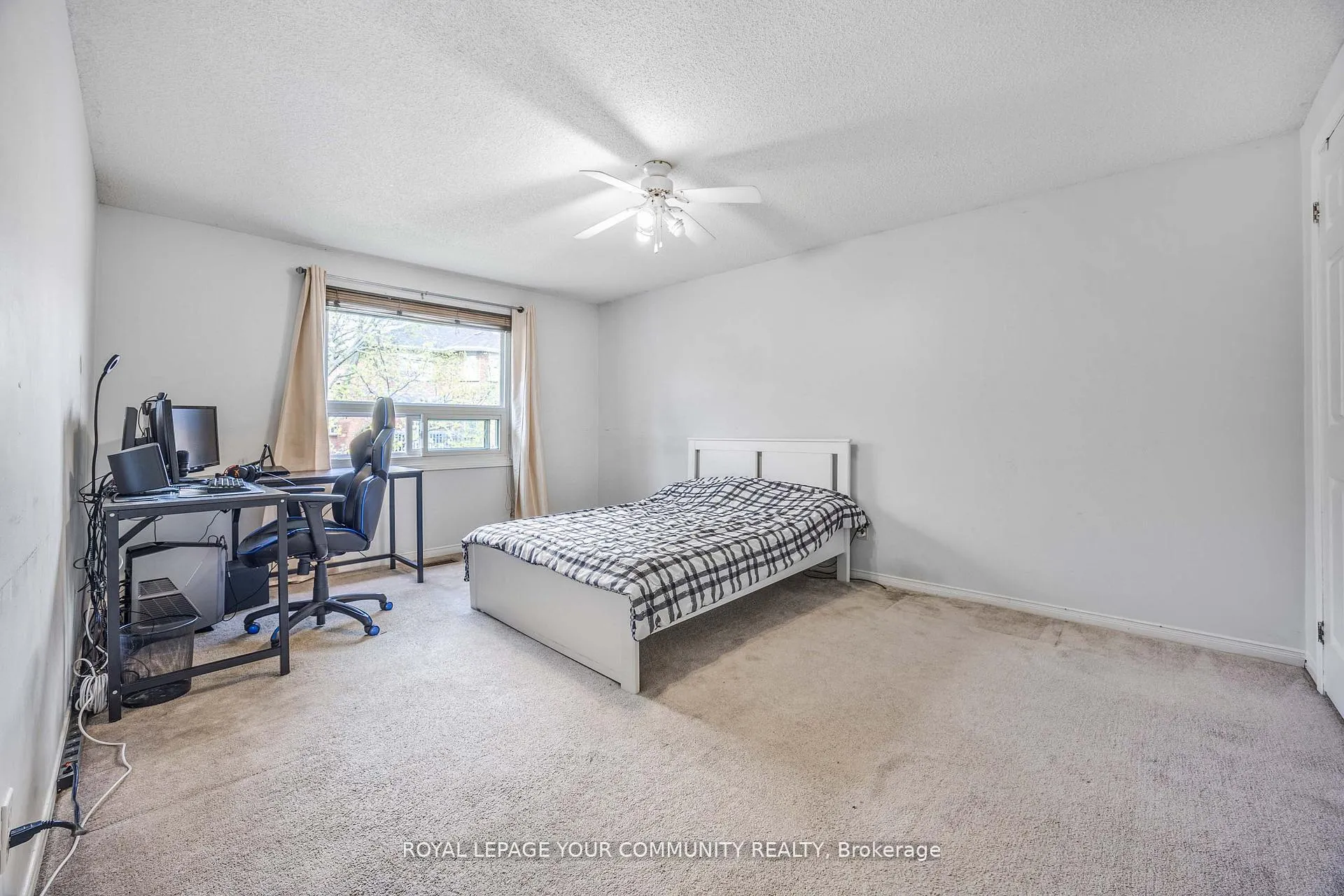 Photo 19 of 261 Hoover Drive W, Pickering, Rougemount — HOMEH