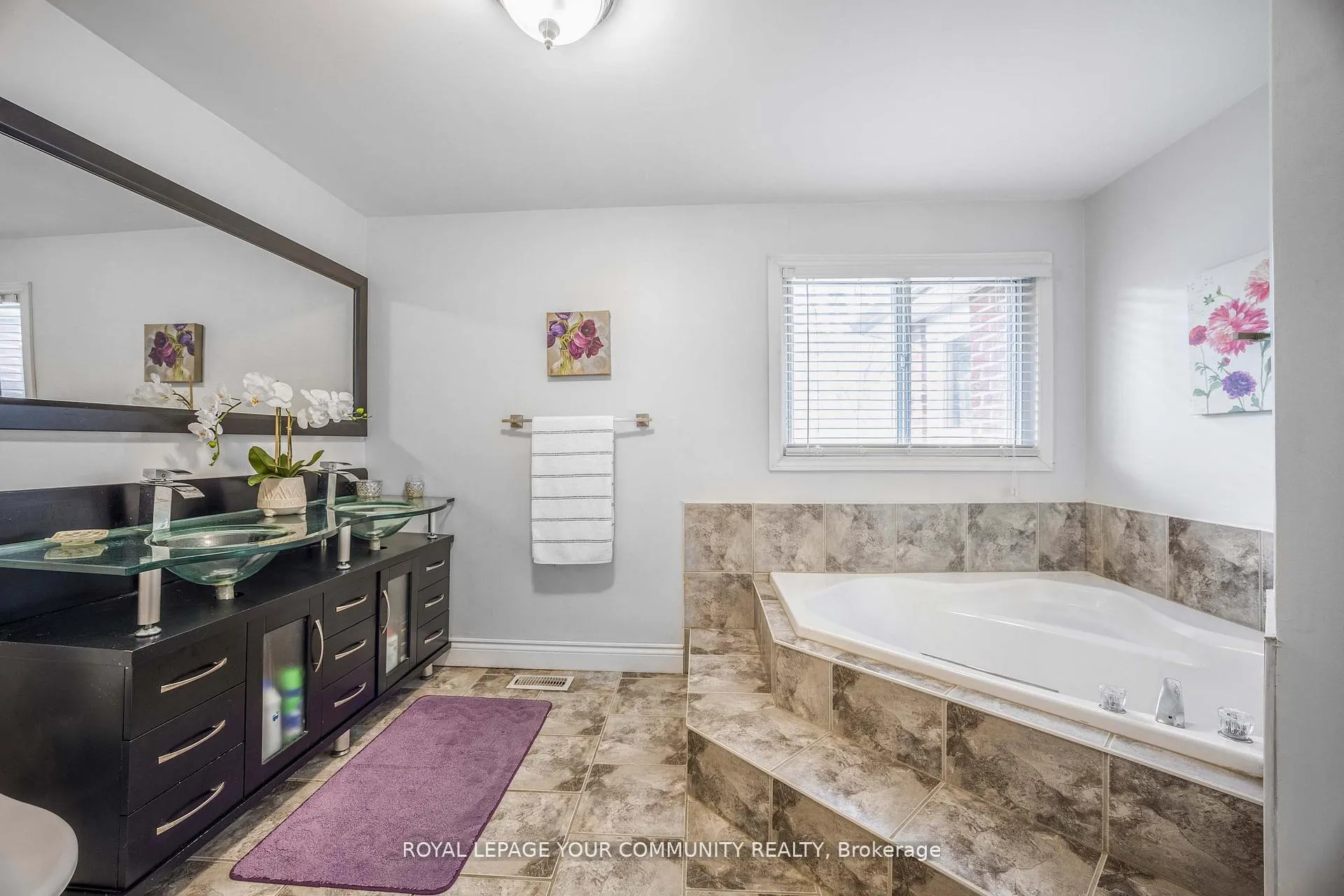 Photo 20 of 261 Hoover Drive W, Pickering, Rougemount — HOMEH