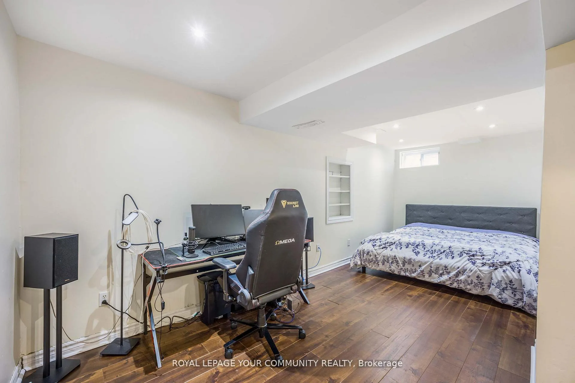 Photo 24 of 261 Hoover Drive W, Pickering, Rougemount — HOMEH