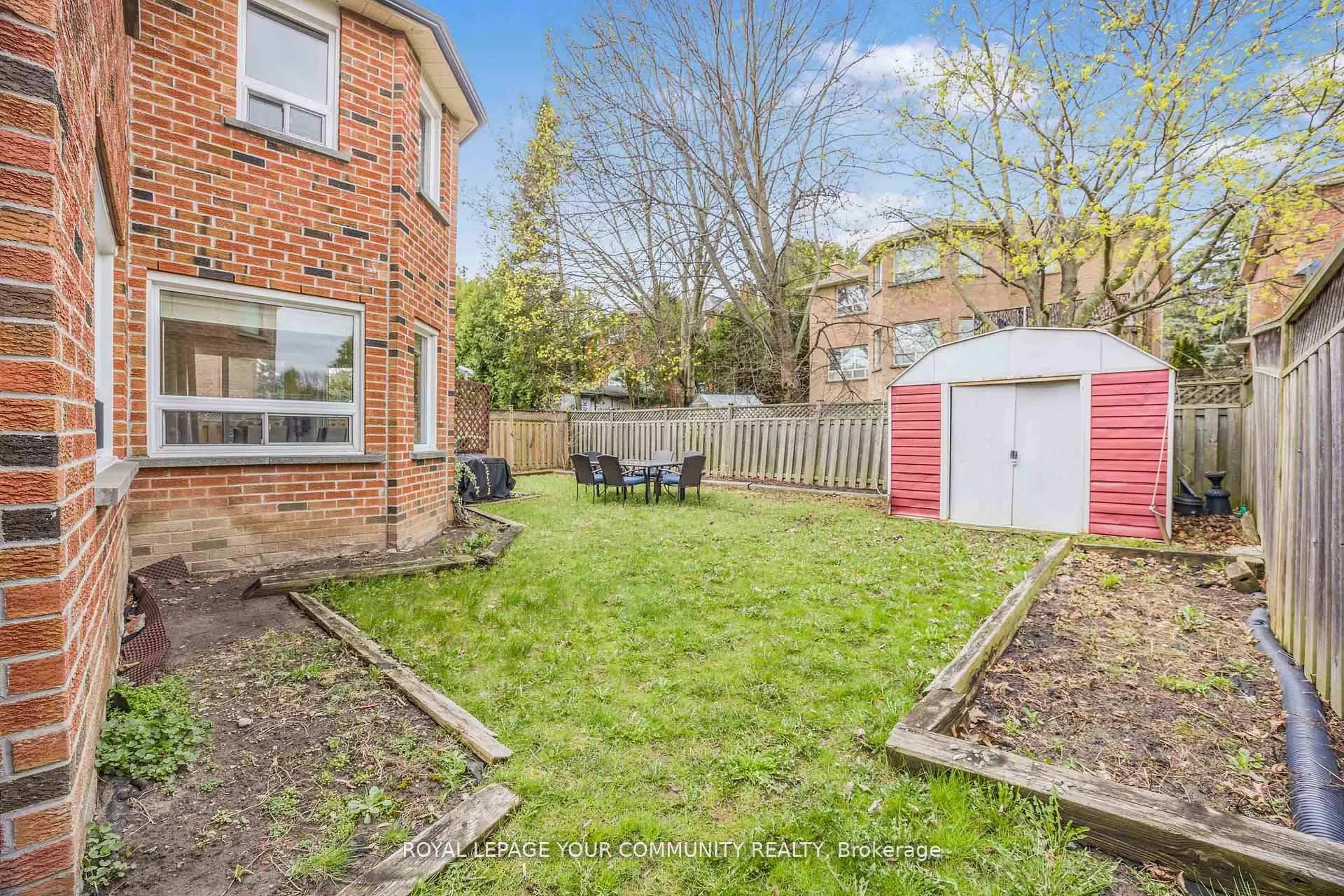 Photo 30 of 261 Hoover Drive W, Pickering, Rougemount — HOMEH