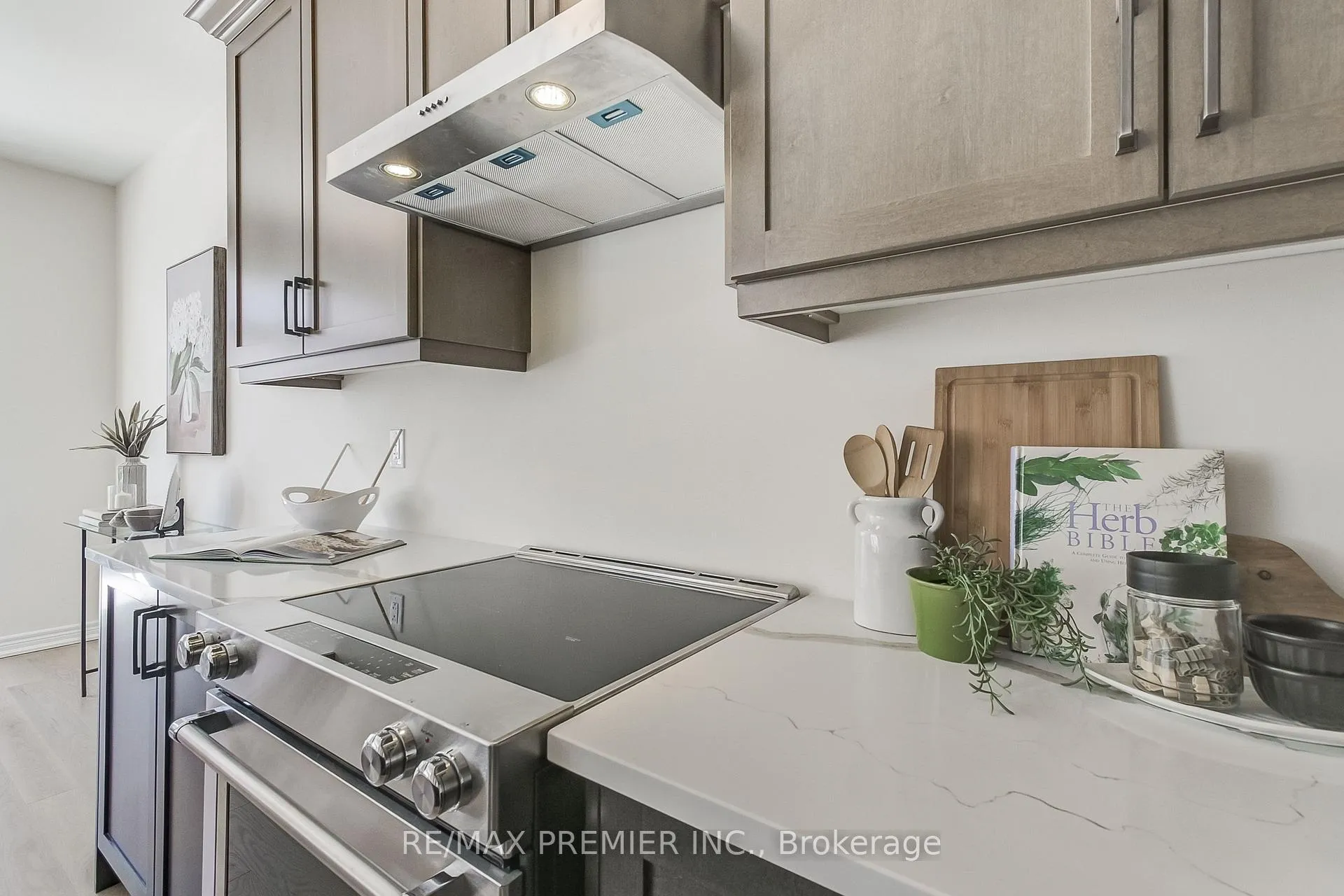 Photo 15 of 3153 Blazing Star Avenue, Pickering, Rural Pickering — HOMEH