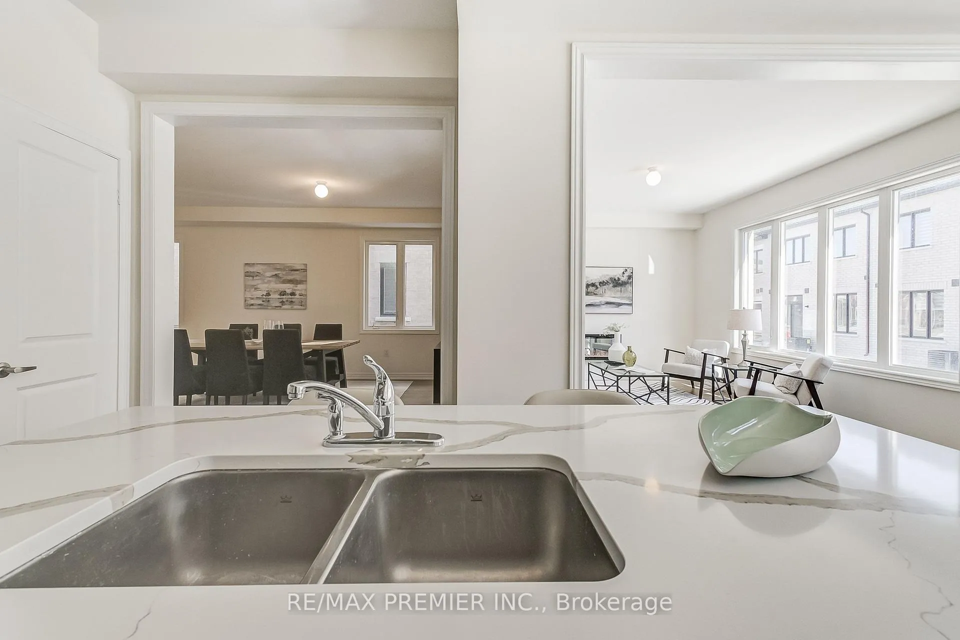 Photo 16 of 3153 Blazing Star Avenue, Pickering, Rural Pickering — HOMEH
