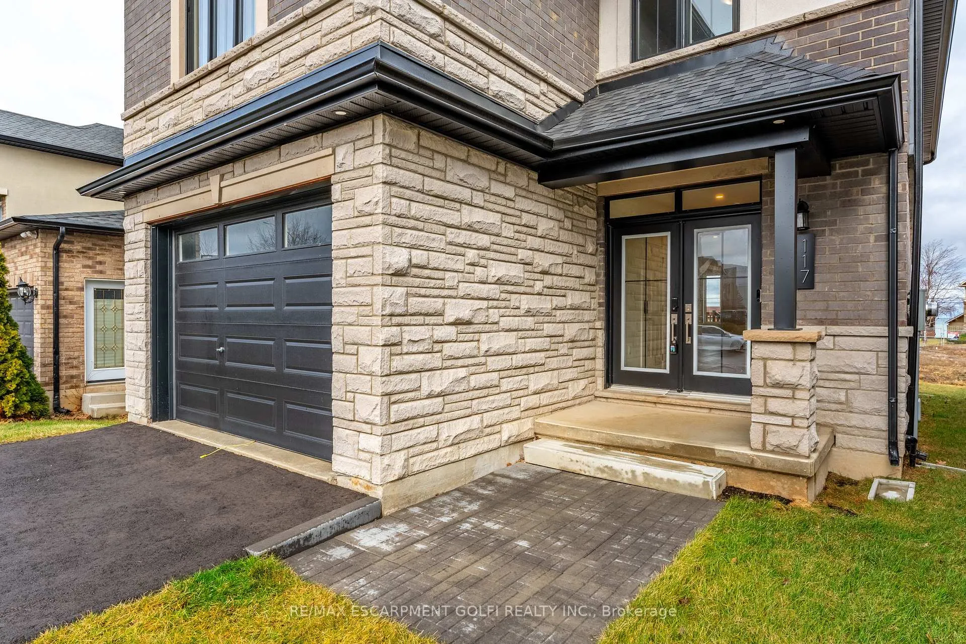 Photo 2 of 117 Whitefish Crescent, Hamilton, Stoney Creek — HOMEH