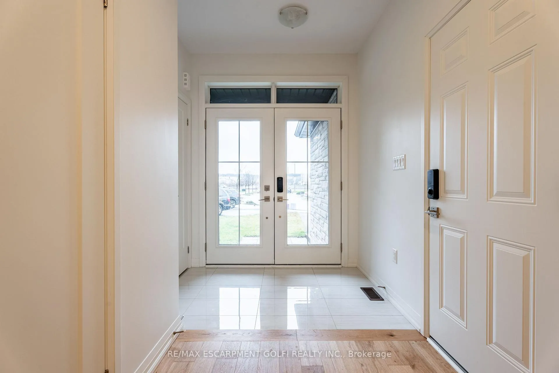 Photo 3 of 117 Whitefish Crescent, Hamilton, Stoney Creek — HOMEH