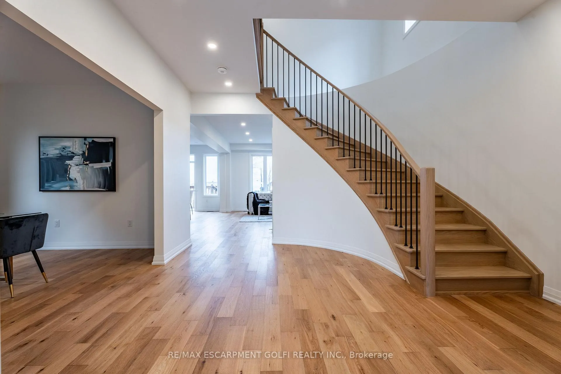 Photo 5 of 117 Whitefish Crescent, Hamilton, Stoney Creek — HOMEH