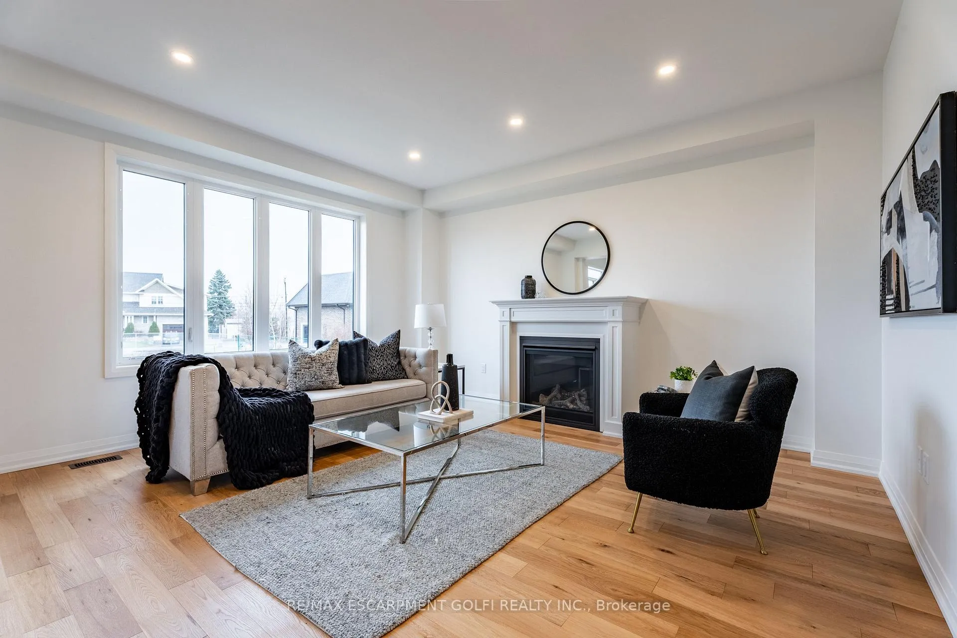 Photo 9 of 117 Whitefish Crescent, Hamilton, Stoney Creek — HOMEH