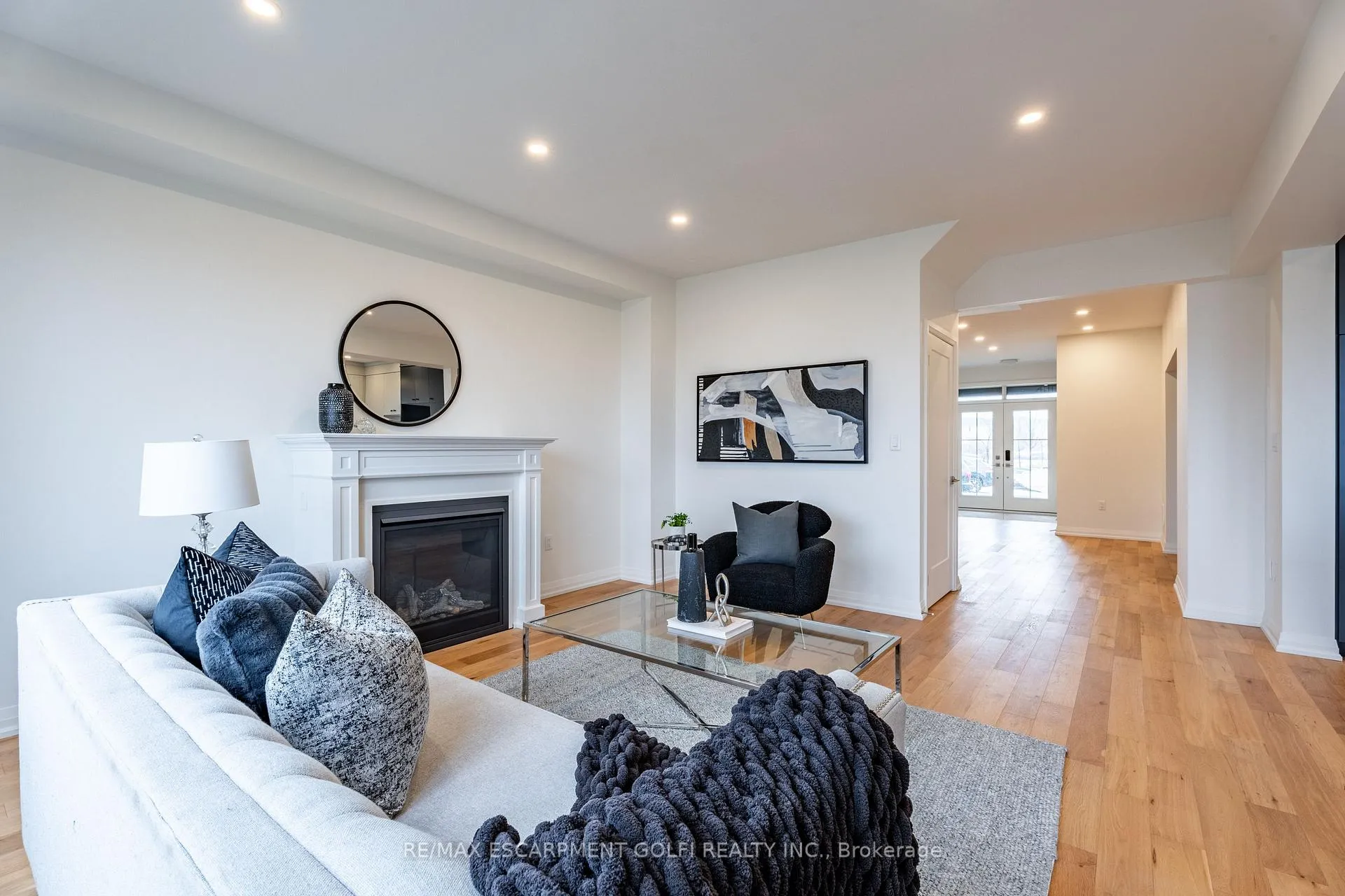 Photo 10 of 117 Whitefish Crescent, Hamilton, Stoney Creek — HOMEH