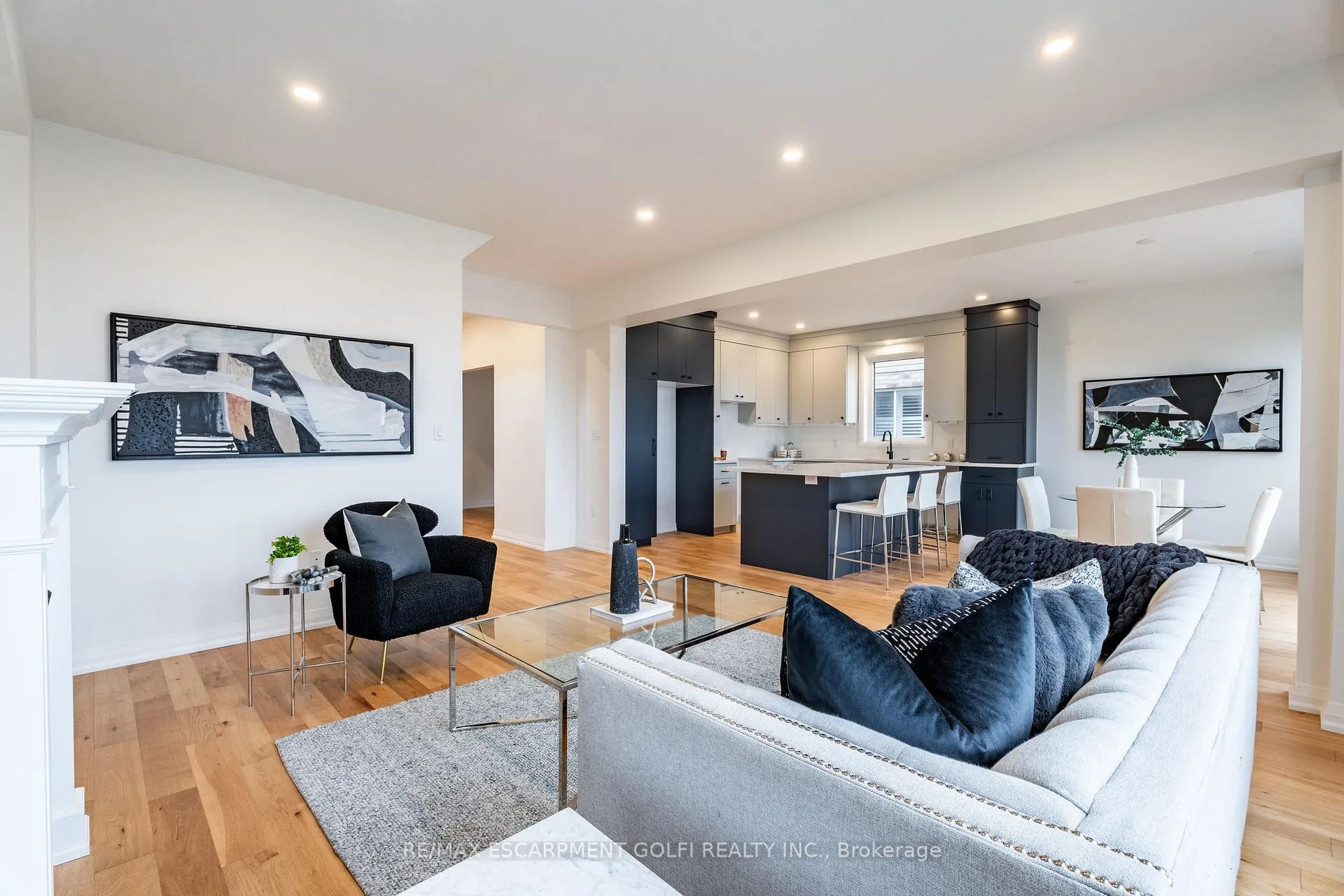 Photo 11 of 117 Whitefish Crescent, Hamilton, Stoney Creek — HOMEH