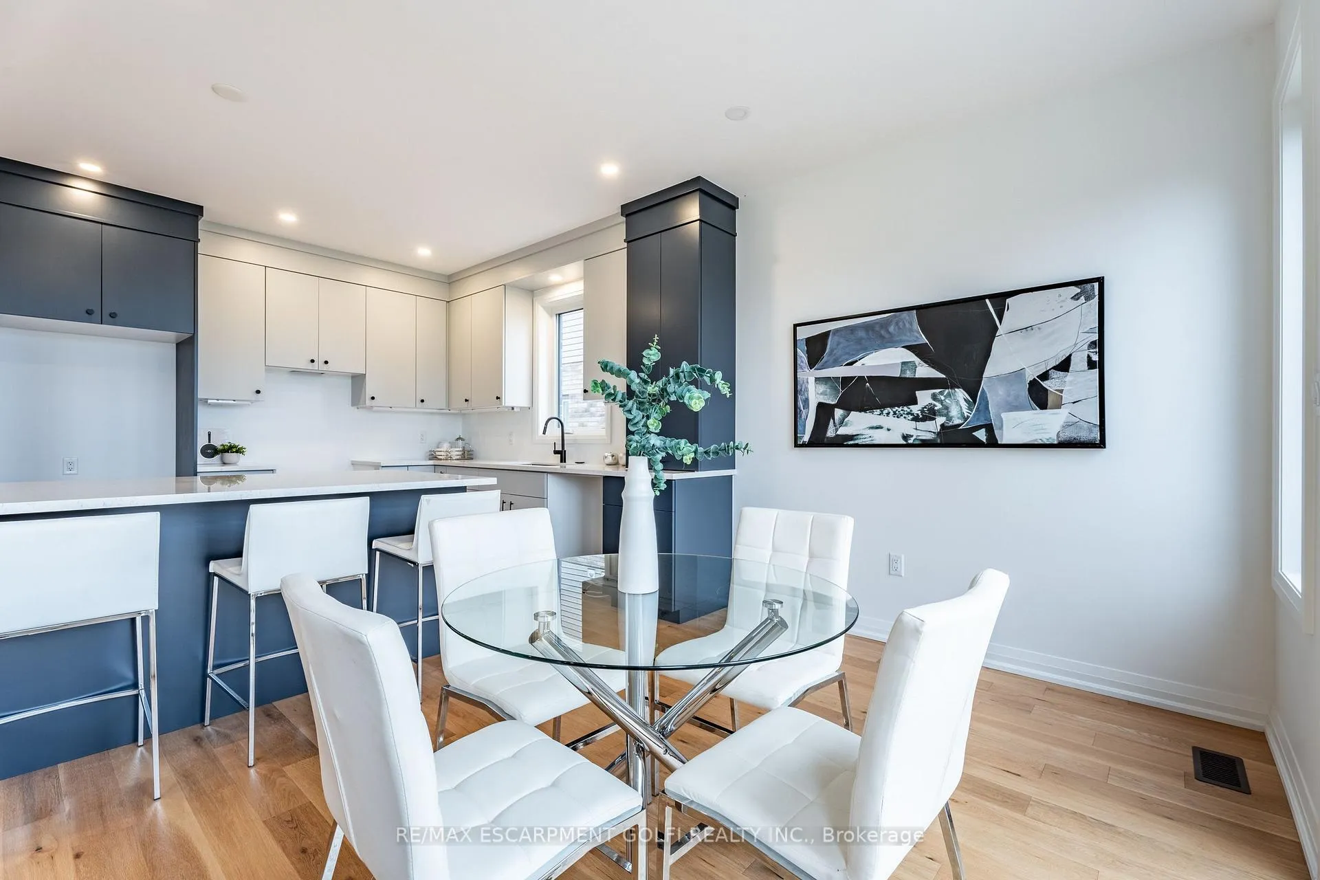 Photo 12 of 117 Whitefish Crescent, Hamilton, Stoney Creek — HOMEH