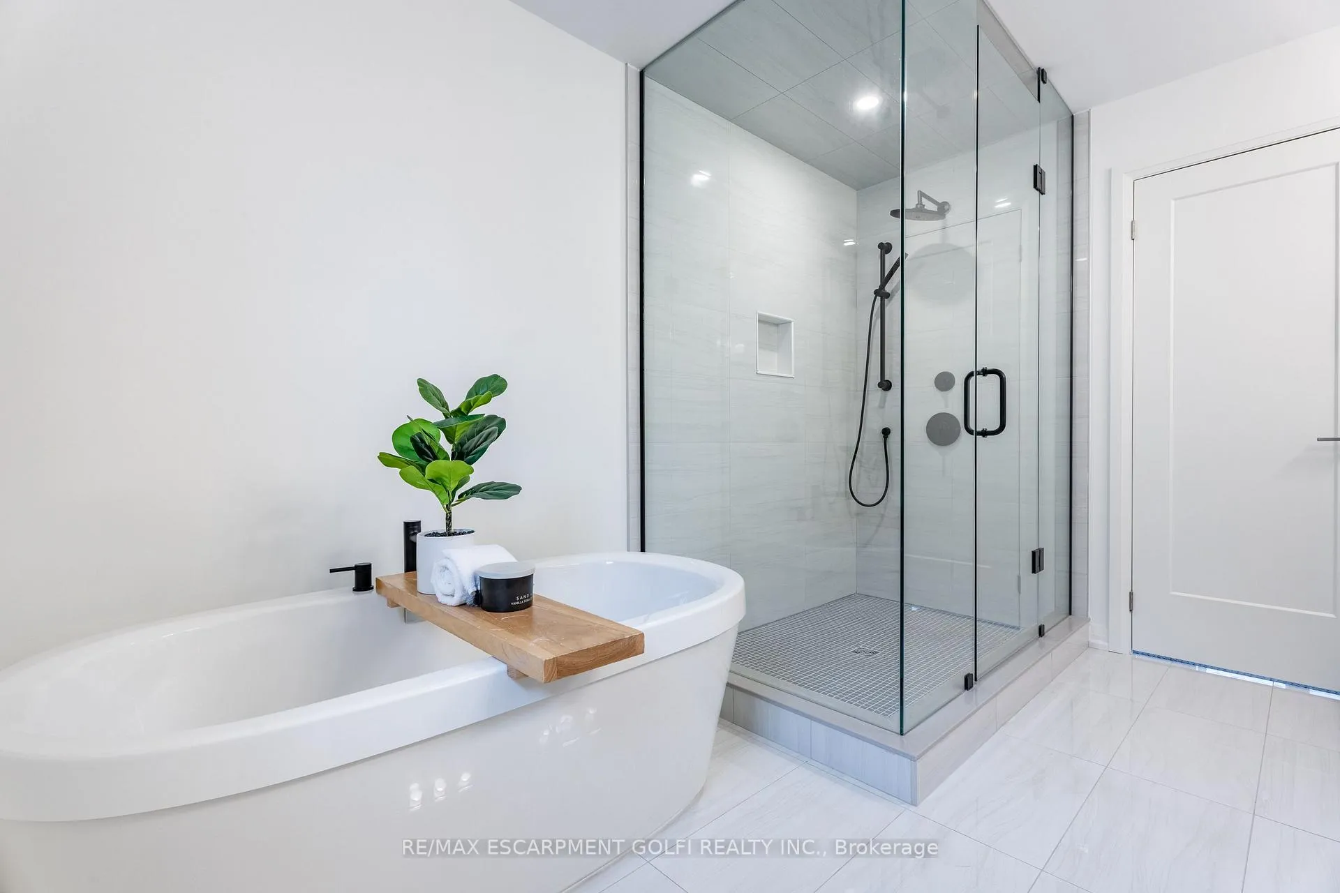 Photo 23 of 117 Whitefish Crescent, Hamilton, Stoney Creek — HOMEH