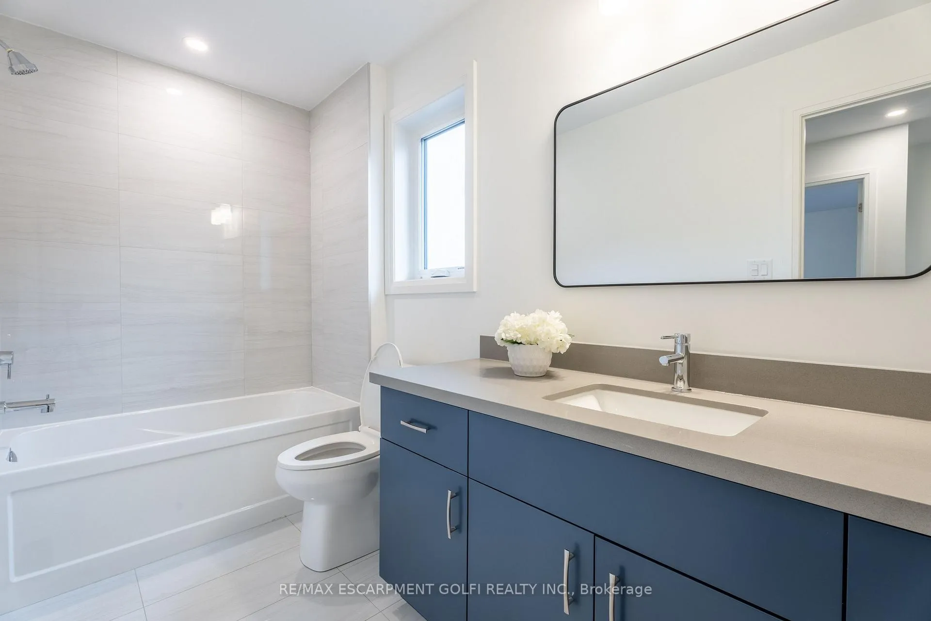Photo 25 of 117 Whitefish Crescent, Hamilton, Stoney Creek — HOMEH