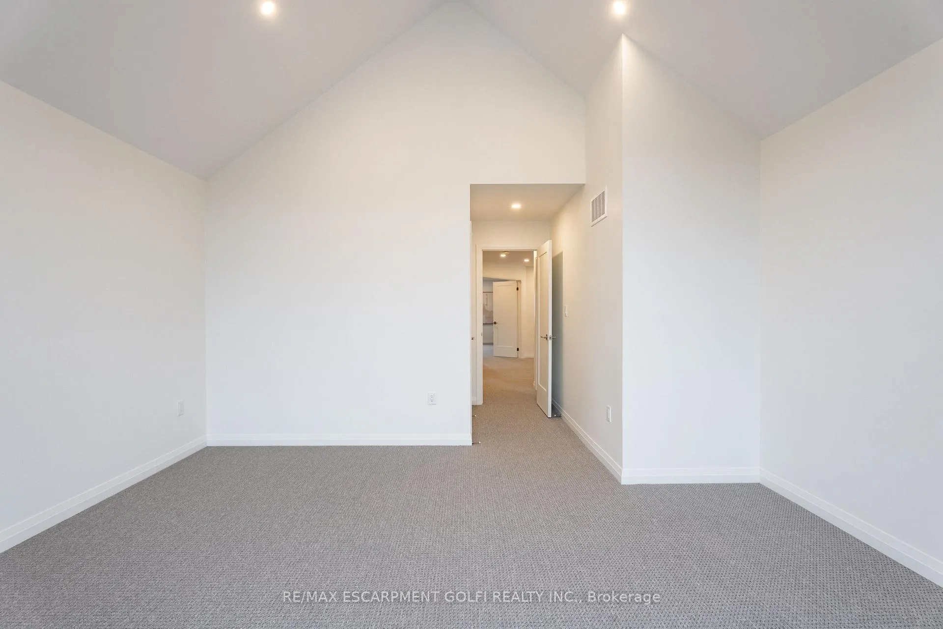 Photo 28 of 117 Whitefish Crescent, Hamilton, Stoney Creek — HOMEH