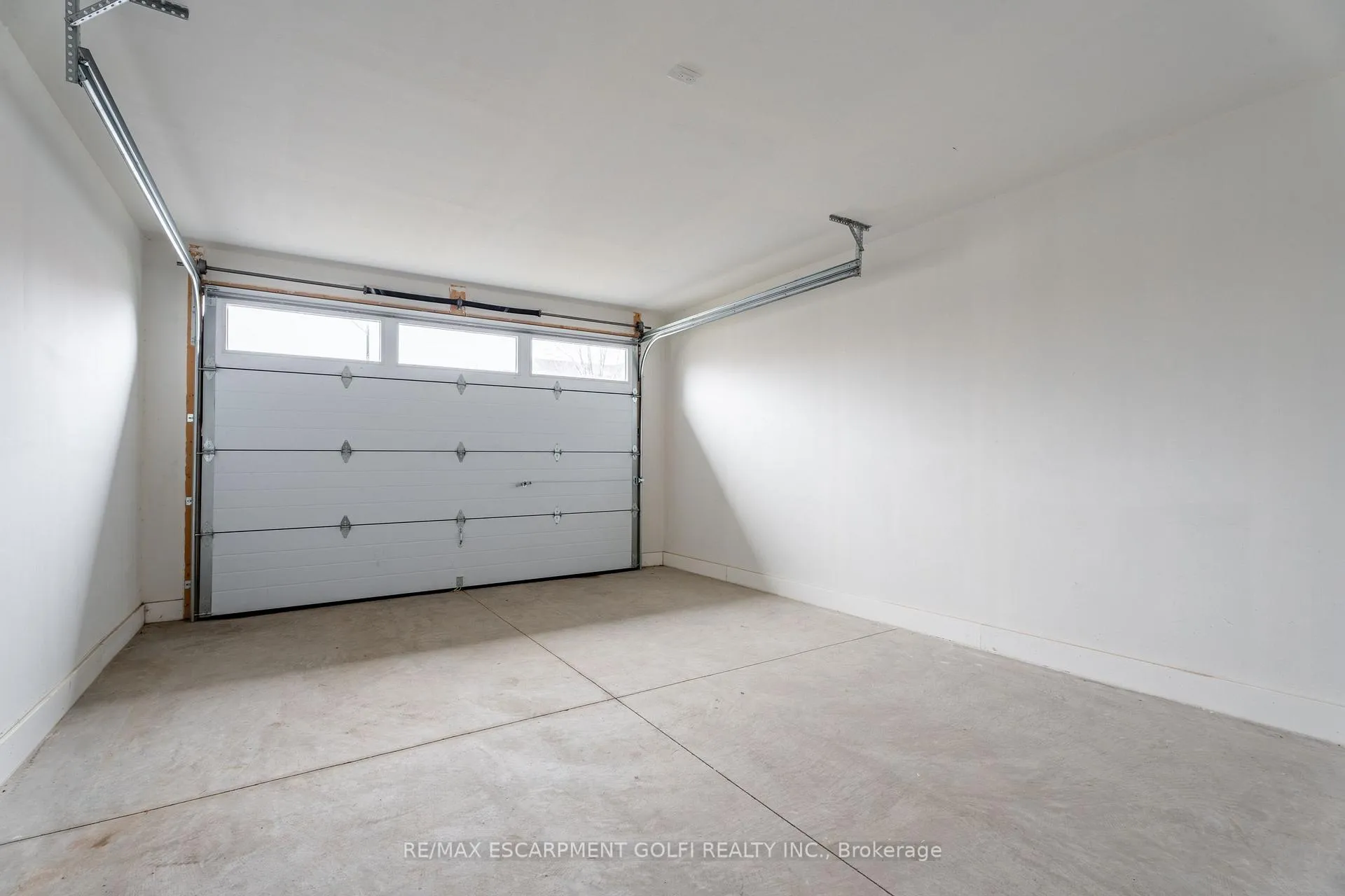 Photo 35 of 117 Whitefish Crescent, Hamilton, Stoney Creek — HOMEH