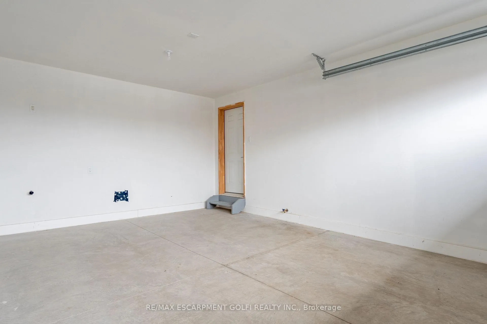 Photo 36 of 117 Whitefish Crescent, Hamilton, Stoney Creek — HOMEH